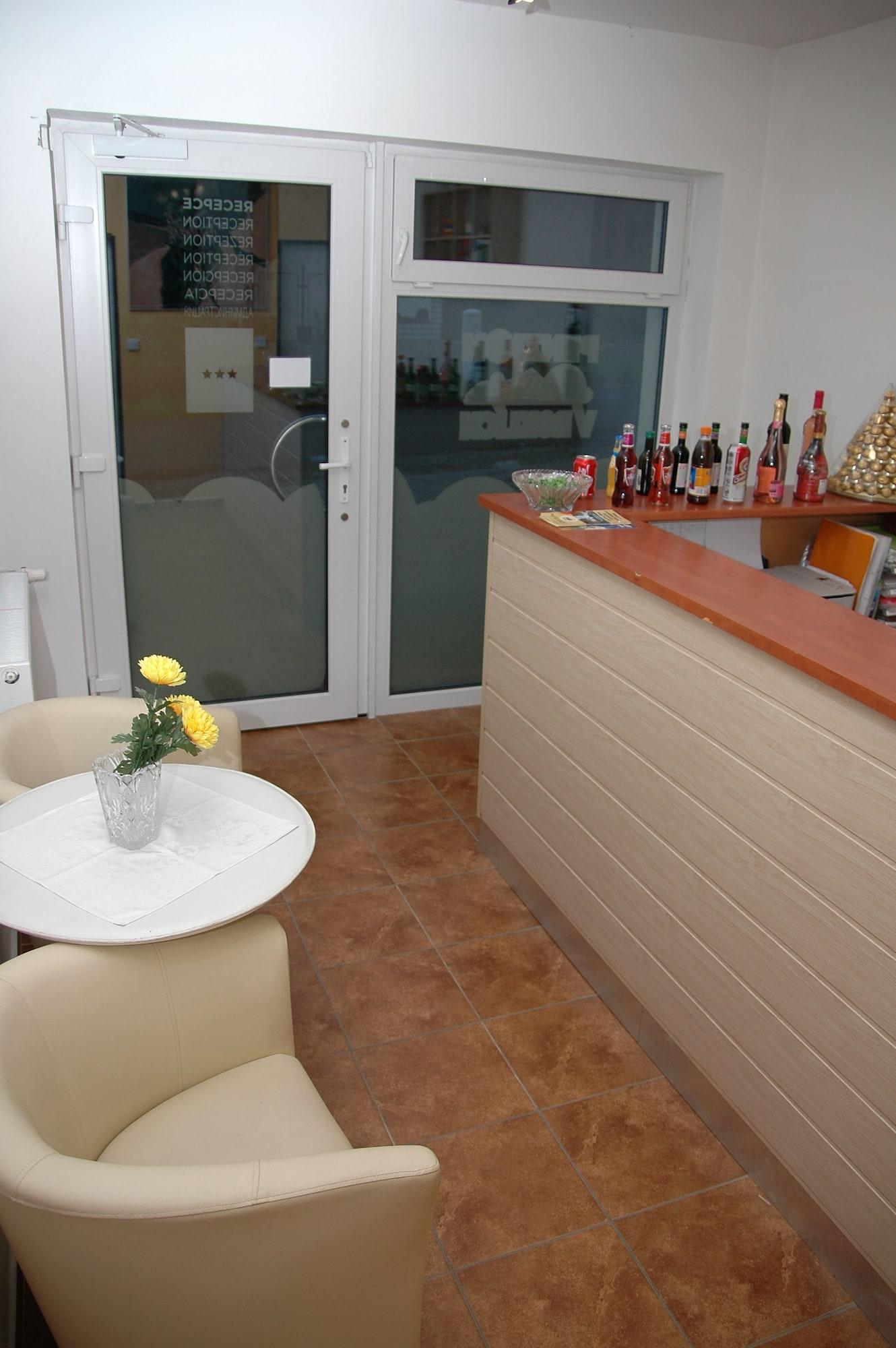 Bar/Salón Penzion V Roklích