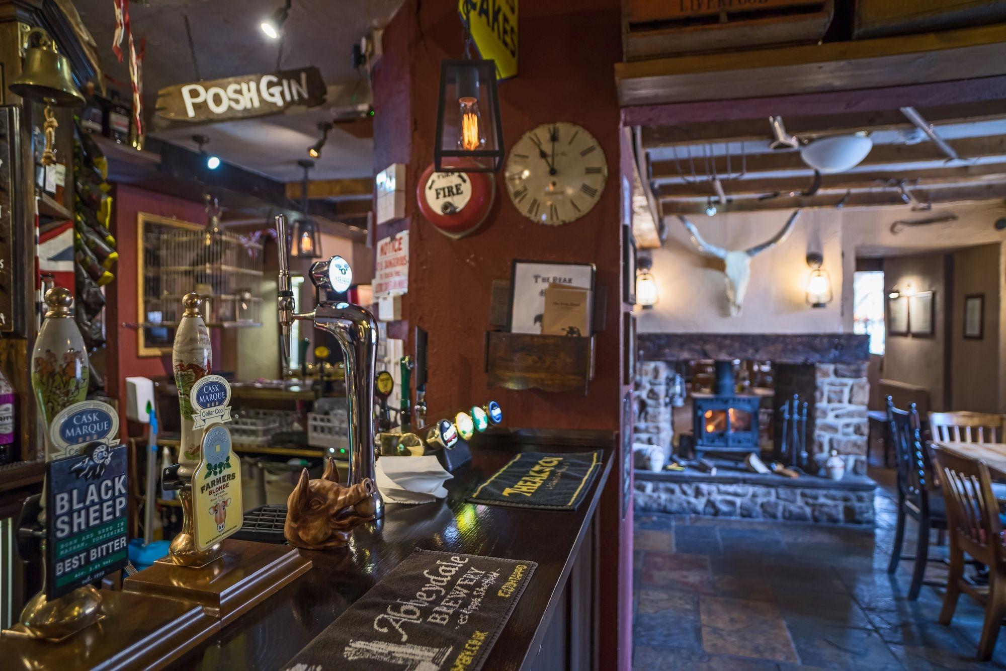 Bar/Salón The Peak Hotel