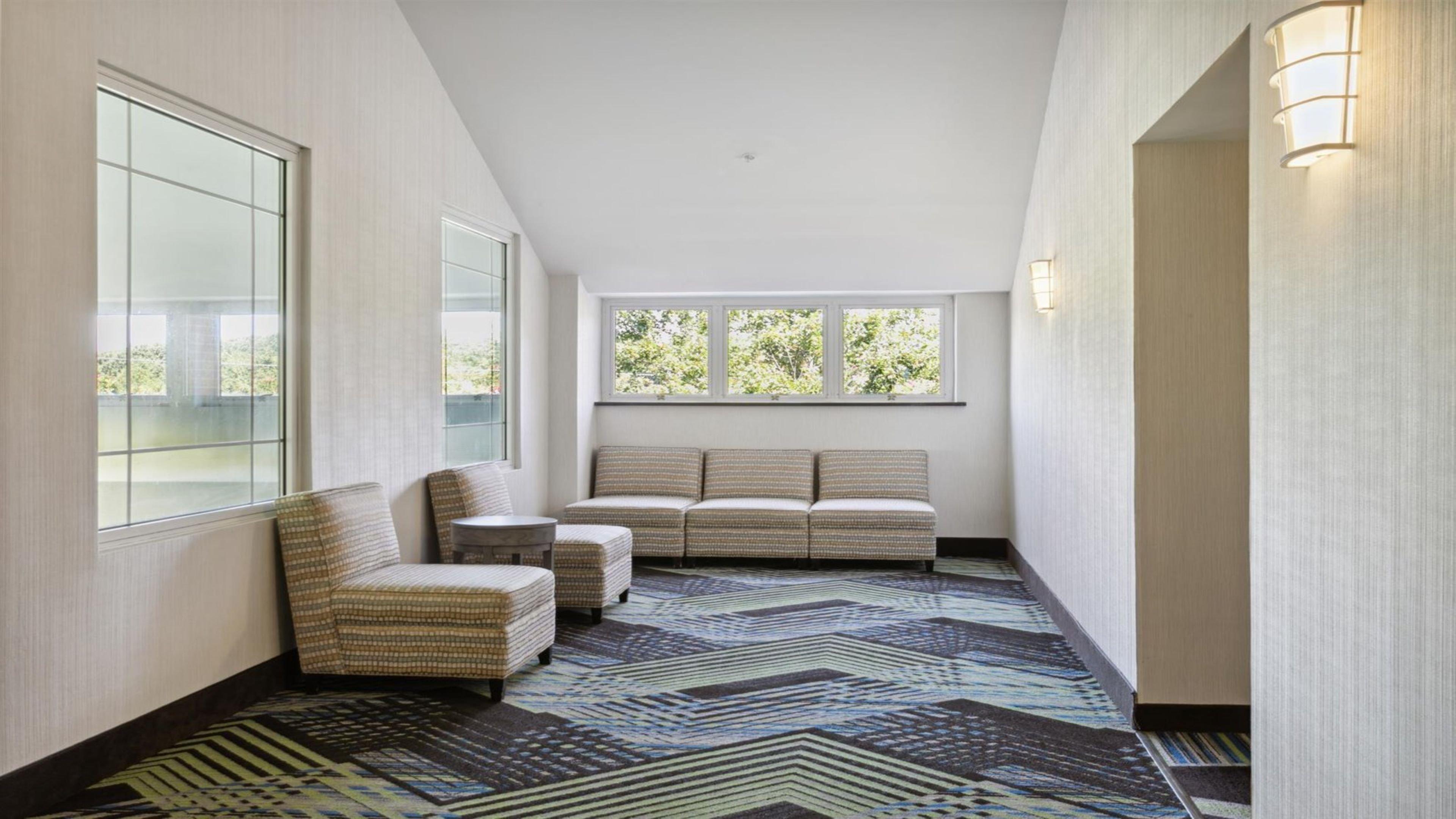 Vista Lobby Holiday Inn Express Williamsburg North by IHG