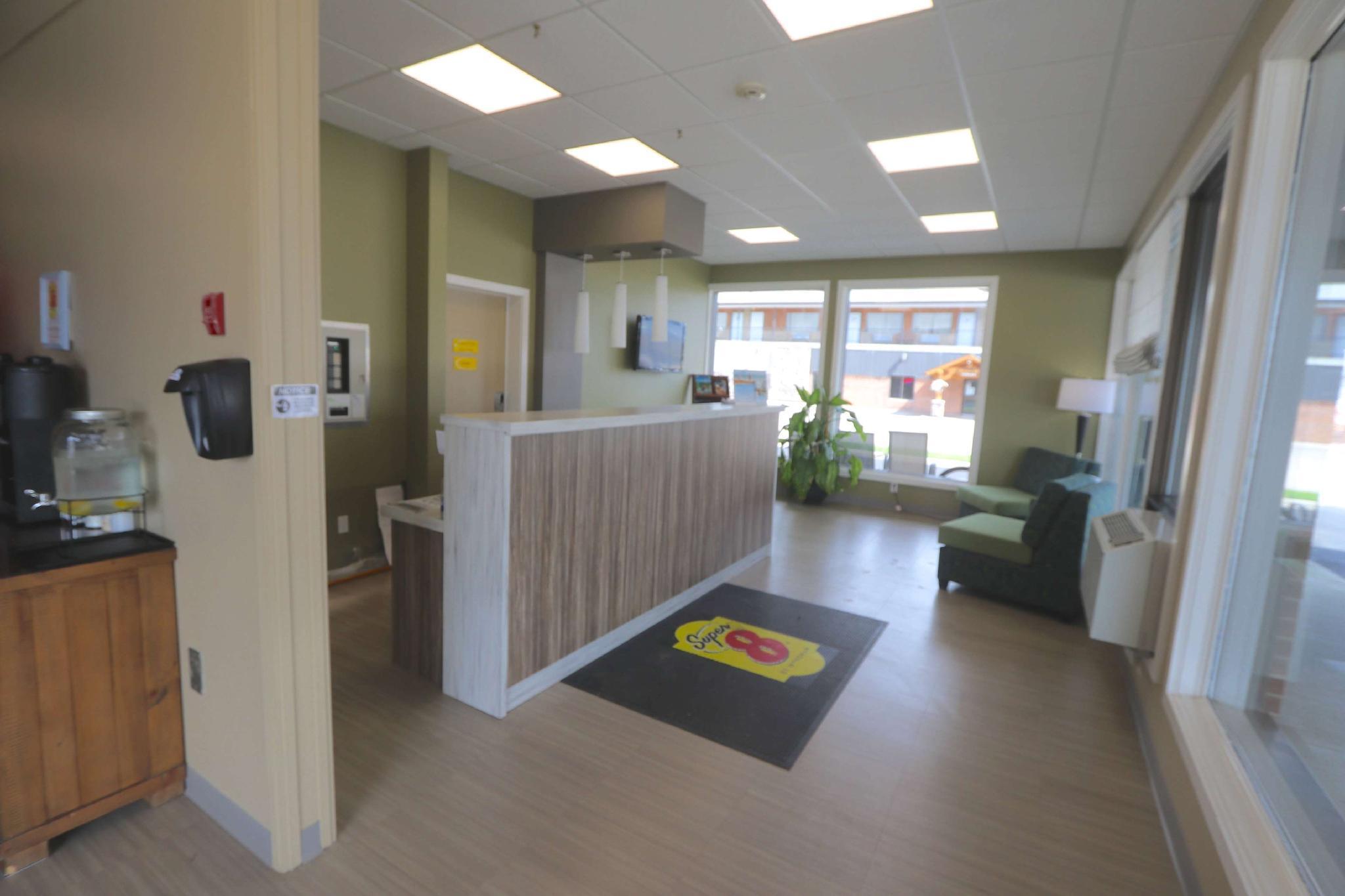 Vista Lobby Super 8 By Wyndham Hearst On