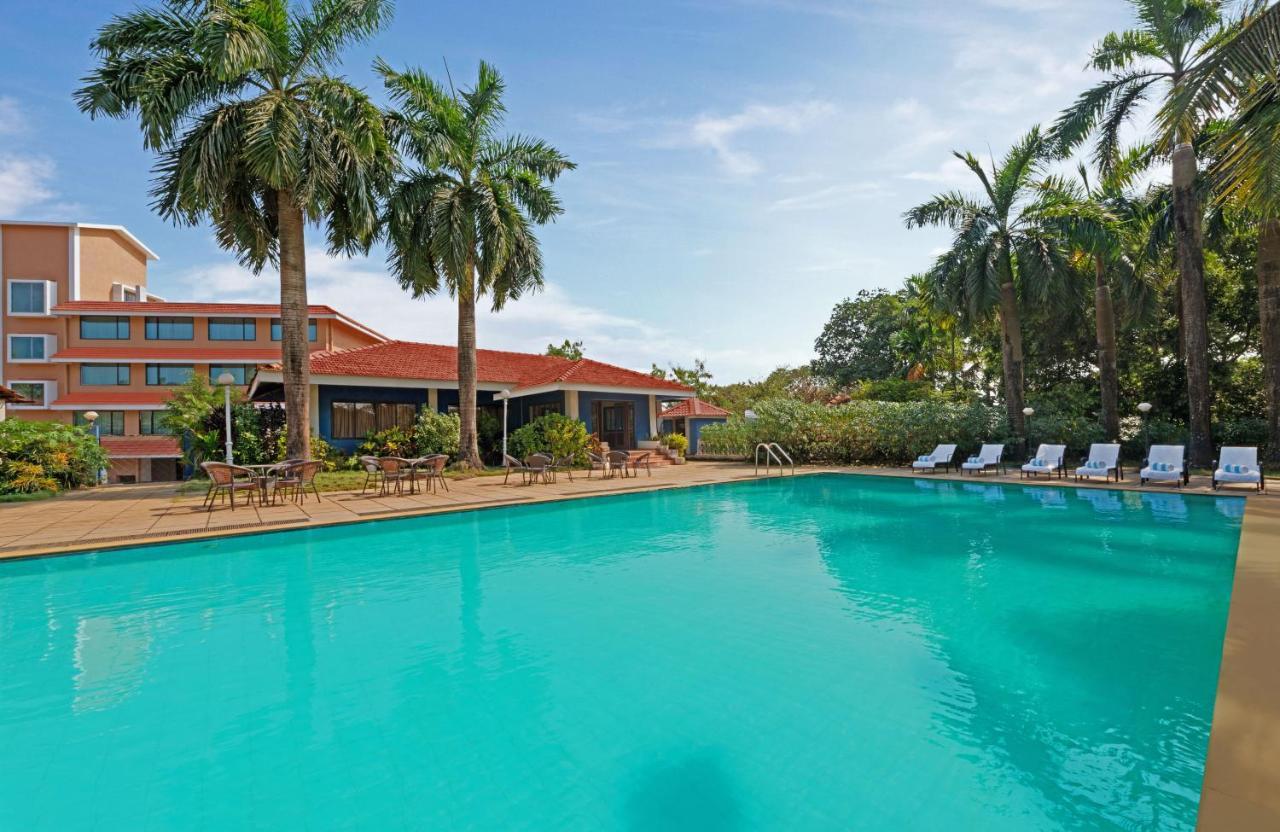 Vista Piscina The Fern Kesarval Hotel & Spa Verna Plateau, Goa