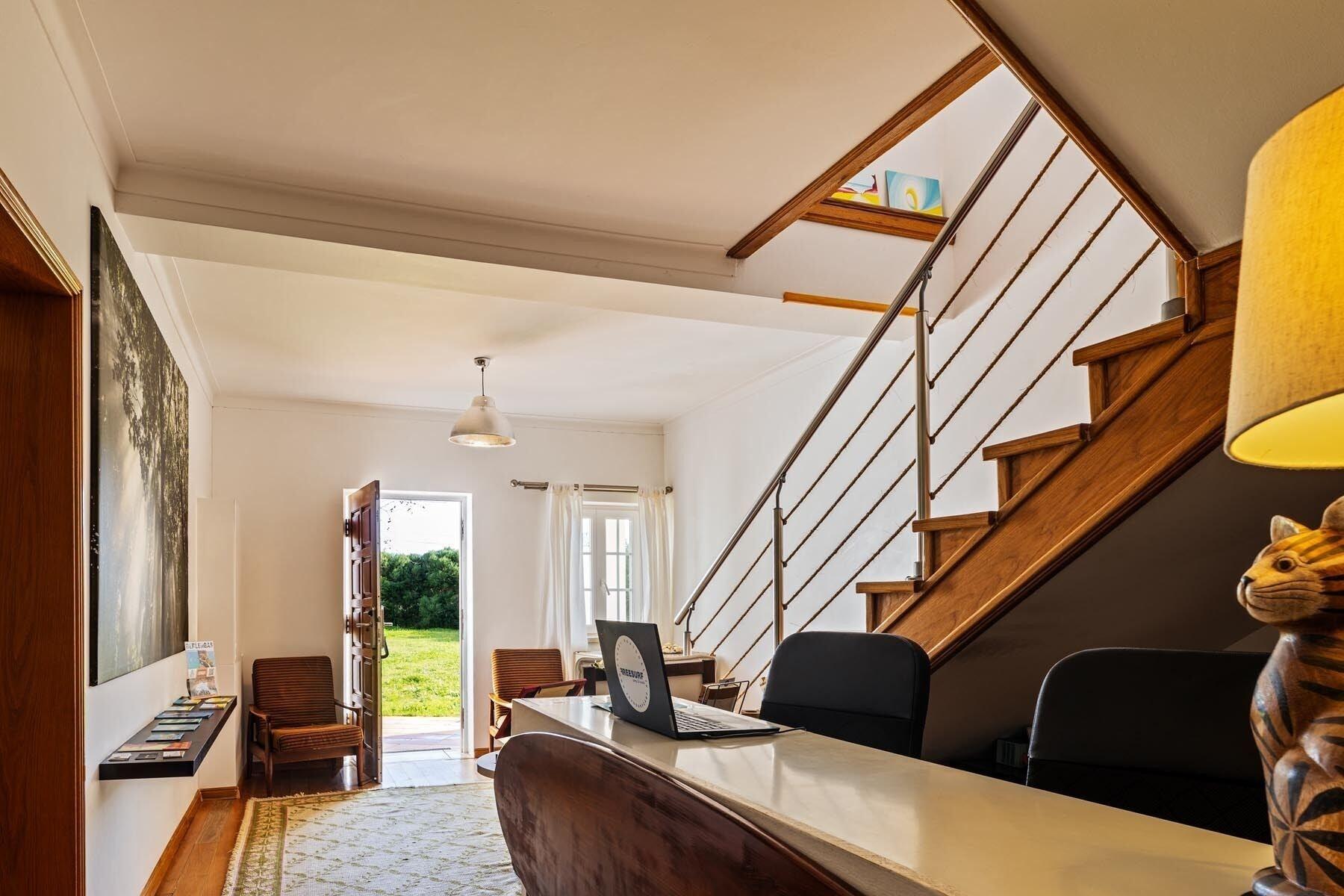 Vista Lobby FreeSurfCamp