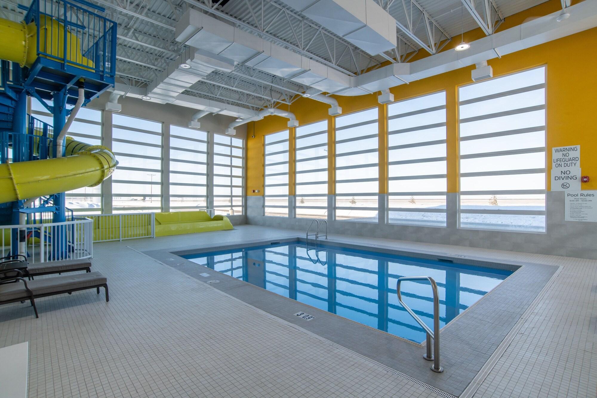 Vista Piscina Holiday Inn Express and Suites Moose Jaw by IHG