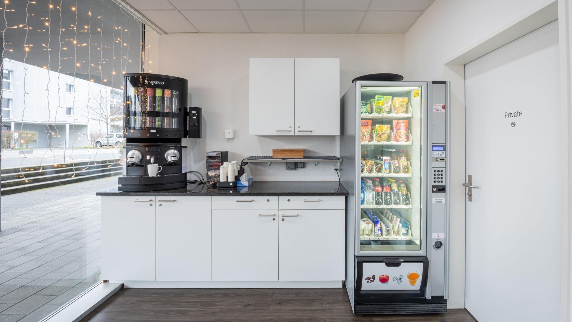 Bar/Salón Los Lorentes Residences Bern Airport