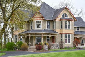 Alquiler Vacacional - Magnificently restored, charming, 8+ Bed-Victorian on a beautiful 1.5 acres.