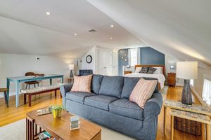 Alquiler Vacacional - Walk to Coast! Convenient Cottage in Dtwn Madison