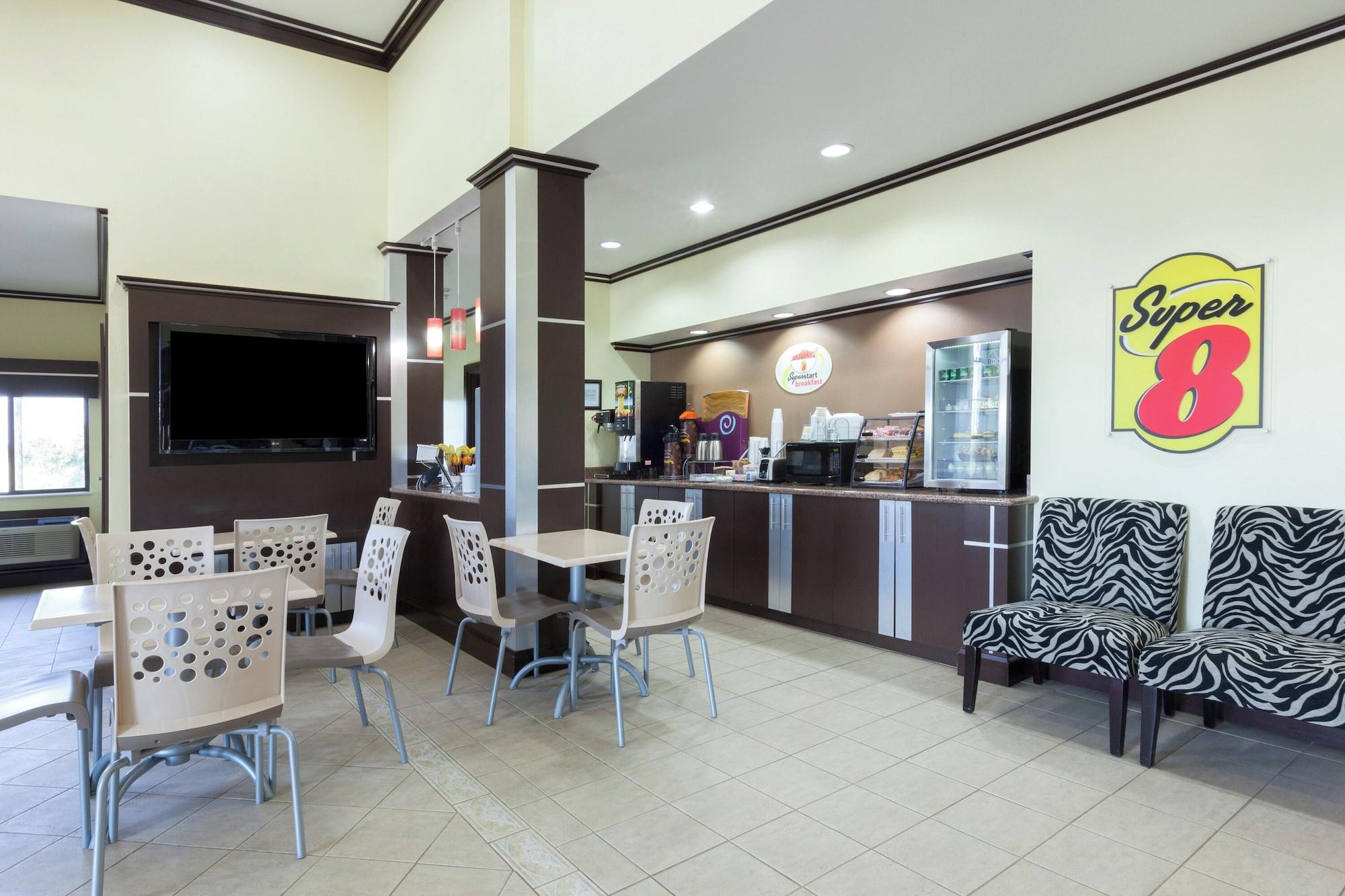 Restaurant Super 8 by Wyndham Fairfield Tx