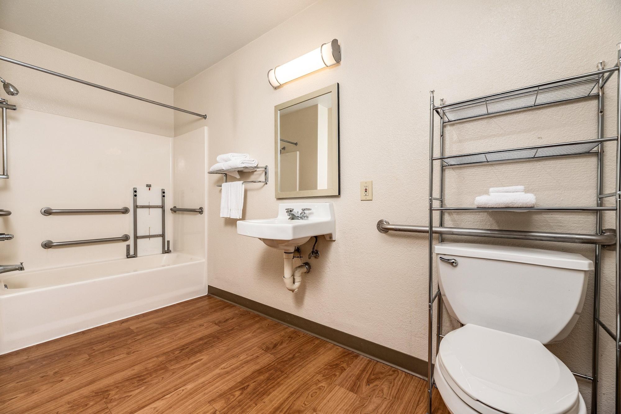 Equipamiento de Habitación HomeTowne Studios by Red Roof Fresno - West