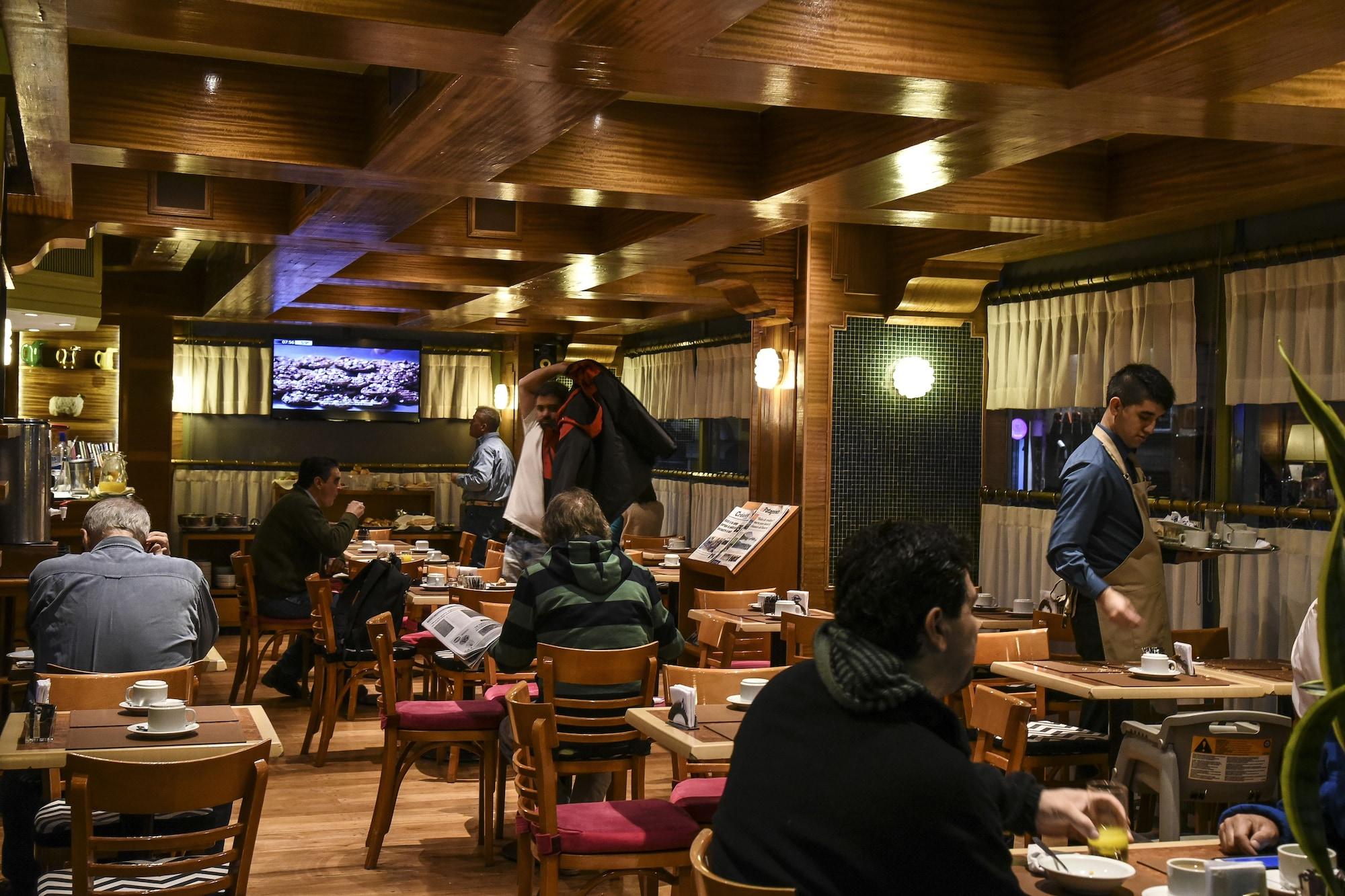 Bar/Salón Comodoro Hotel