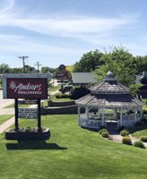 Alojamiento - Amber's Inn & Suites