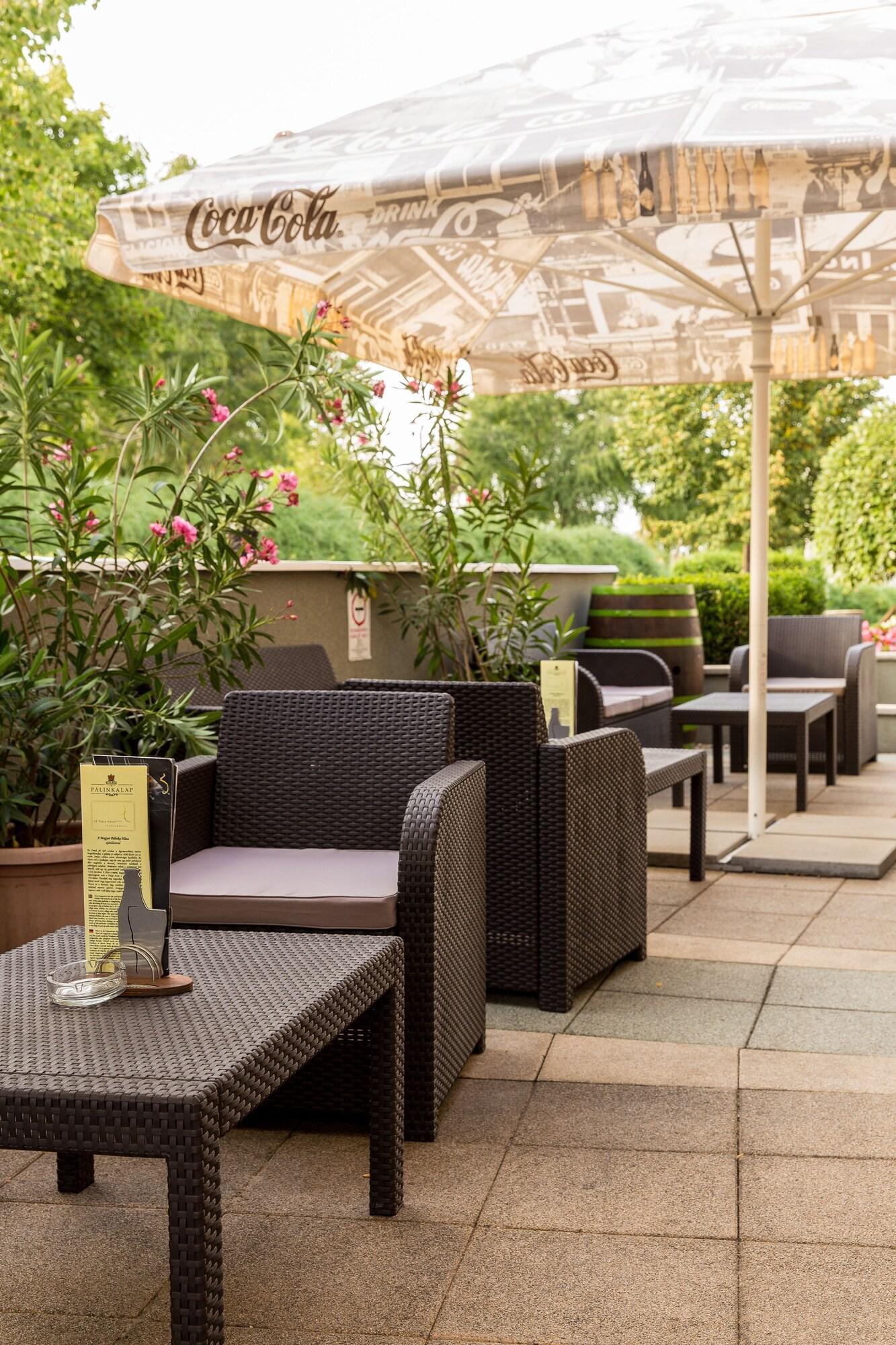 Varios CE Plaza Hotel