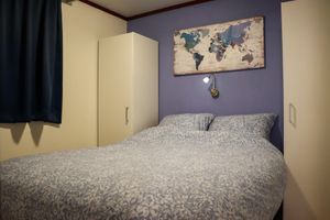 Alquiler Vacacional - Tranquil forest chalet by pond in Veluwe, pet-friendly & sleeps 4