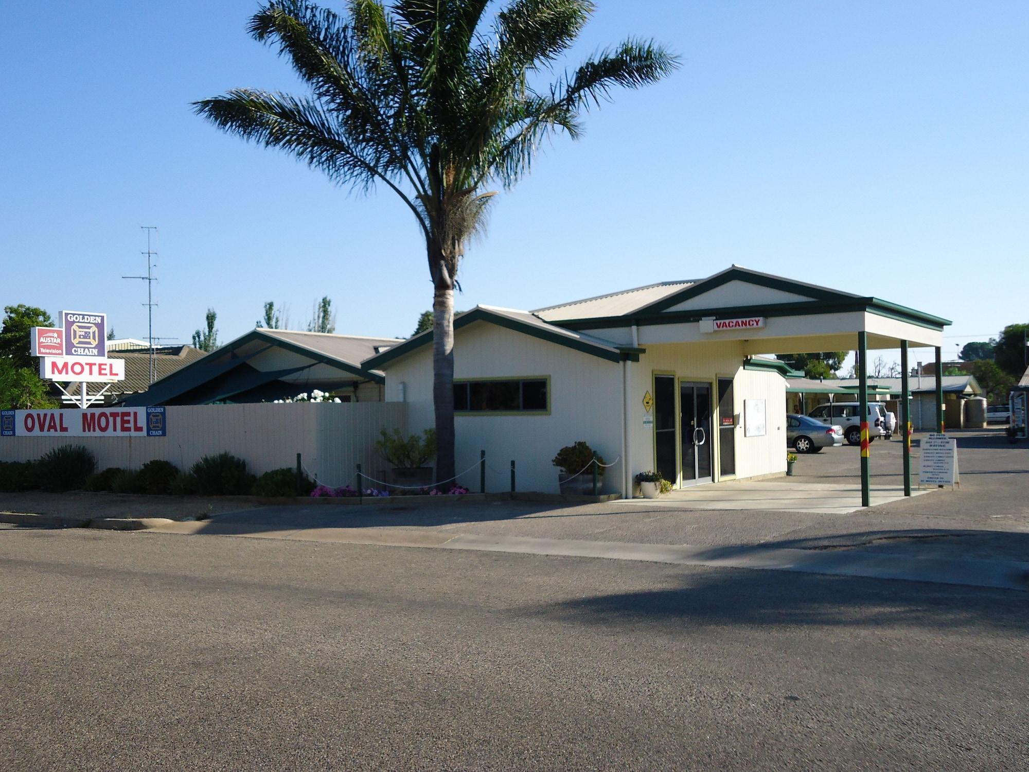 Vista Exterior Oval Motel