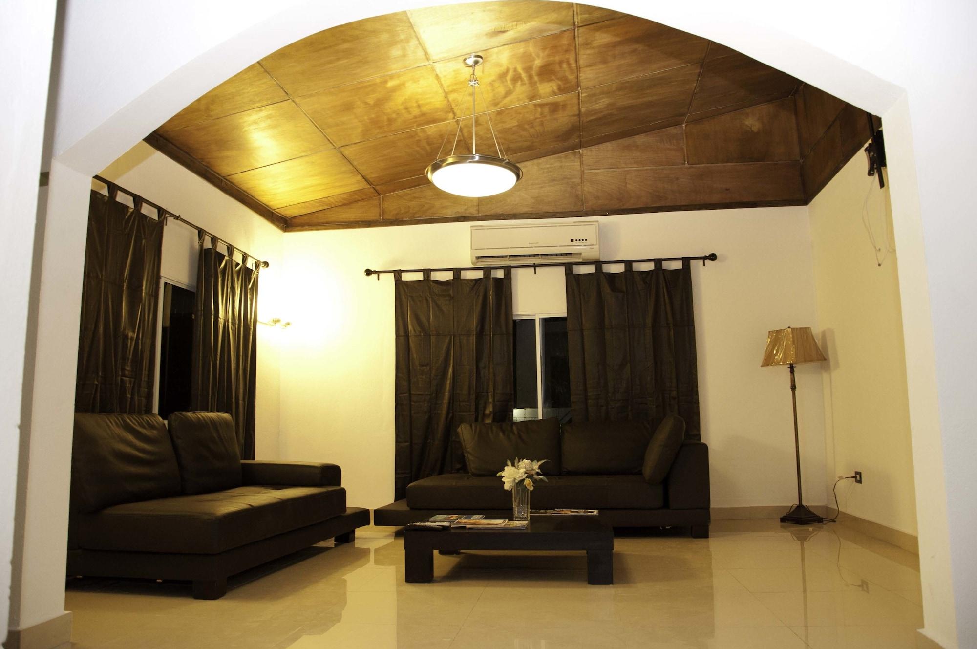 Vista Lobby La Maison Hotel