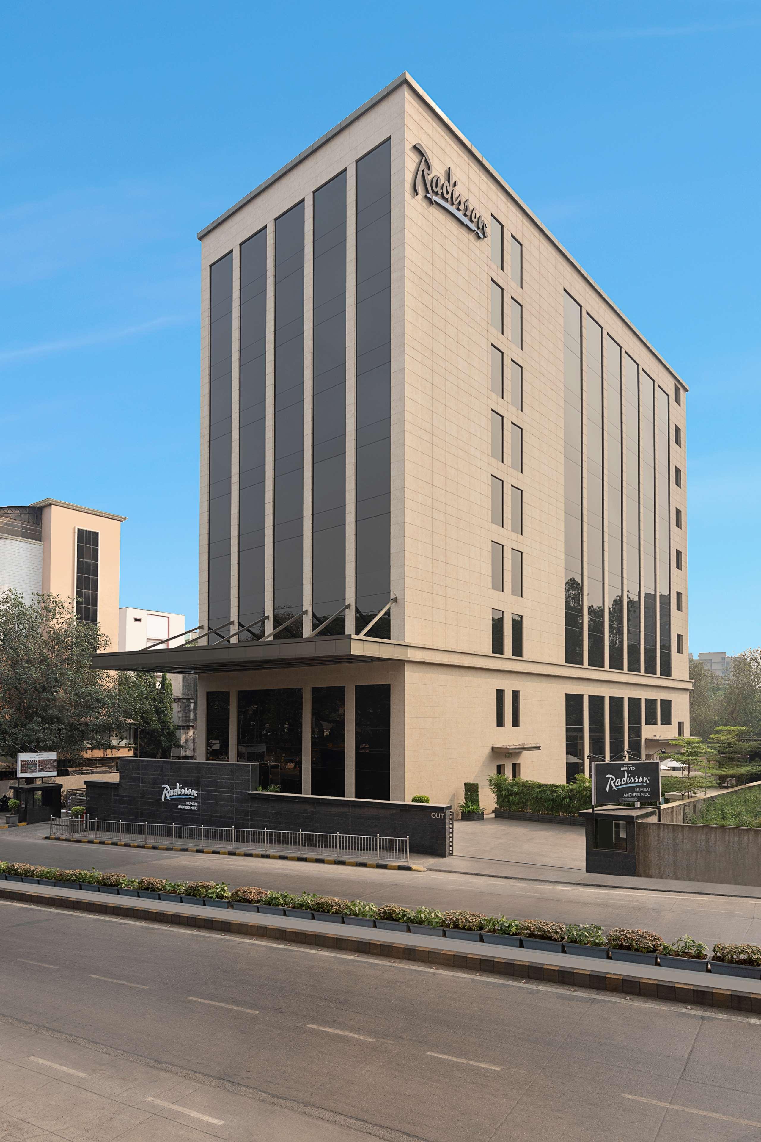 Vista Exterior Radisson Mumbai Andheri MIDC