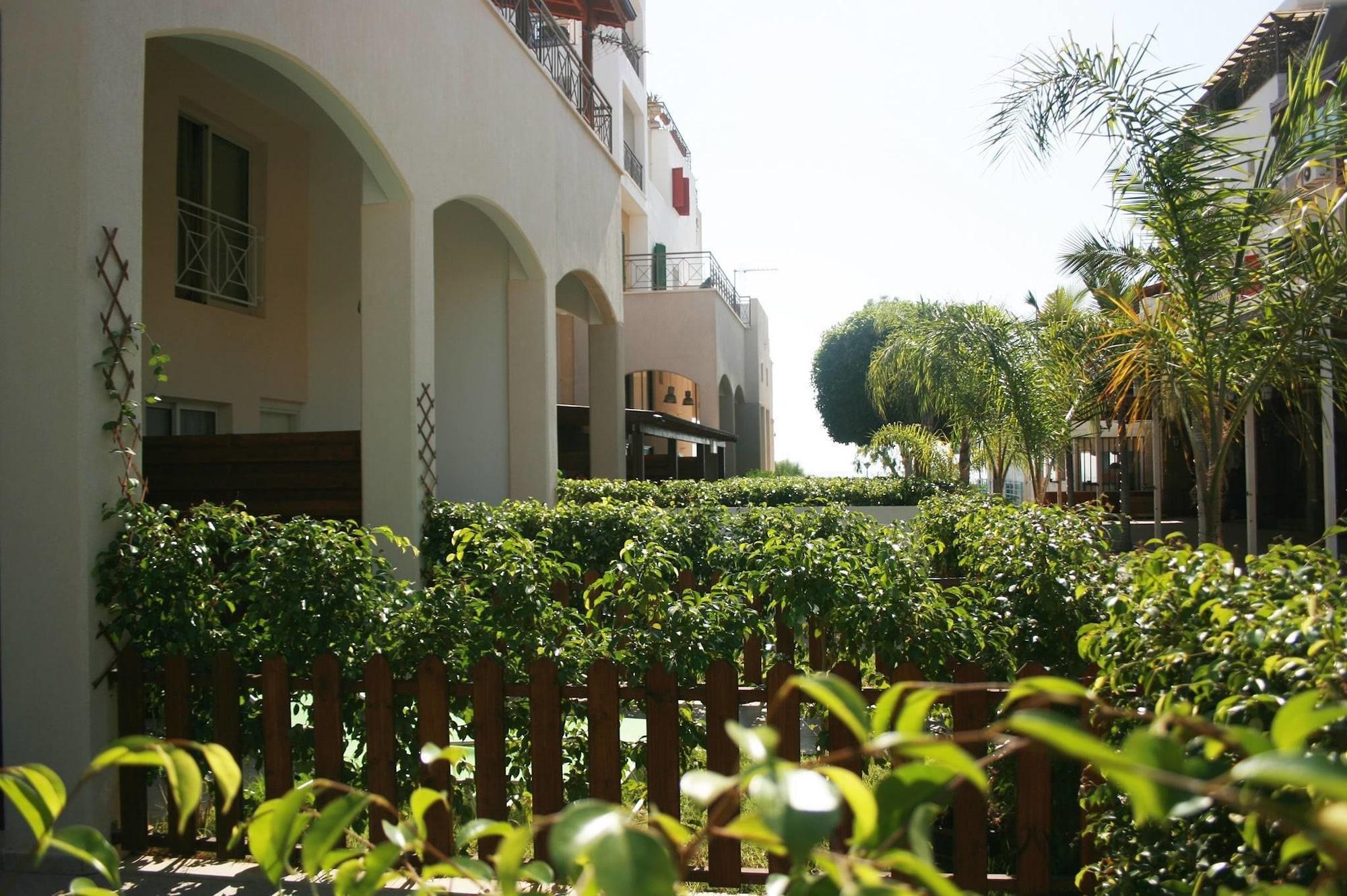 Varios Sunrise Arches Apartments