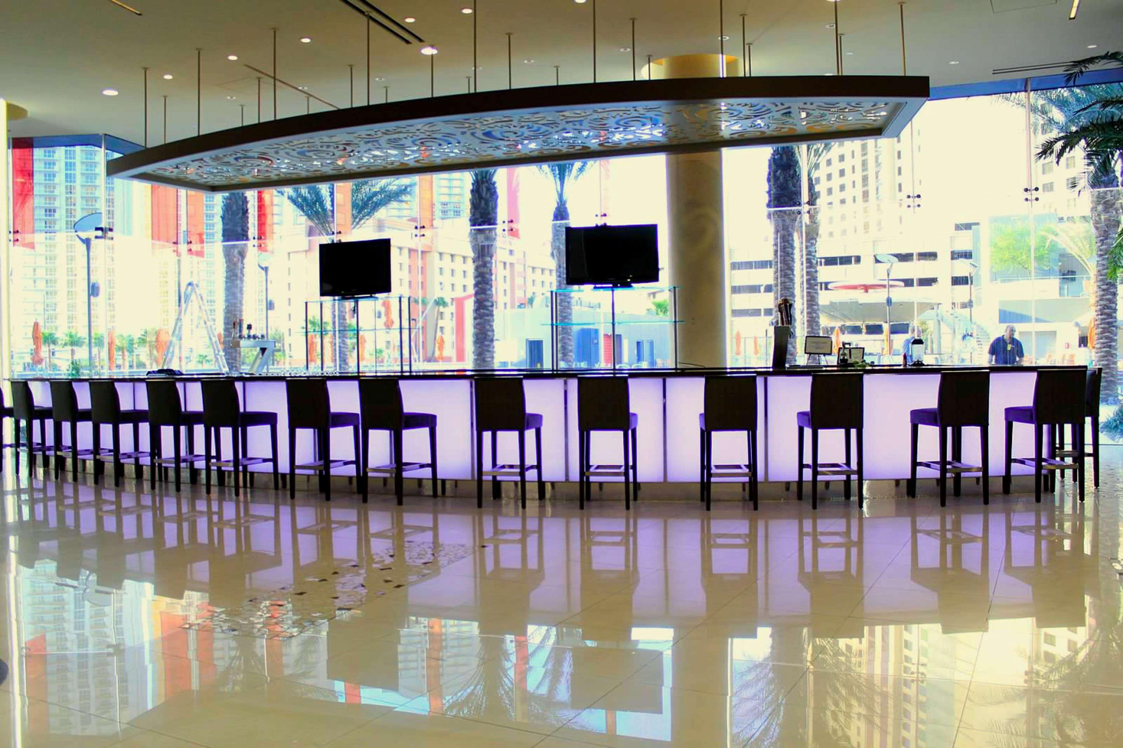 Bar/Salón Hilton Grand Vacations Club Elara Center Strip Las Vegas