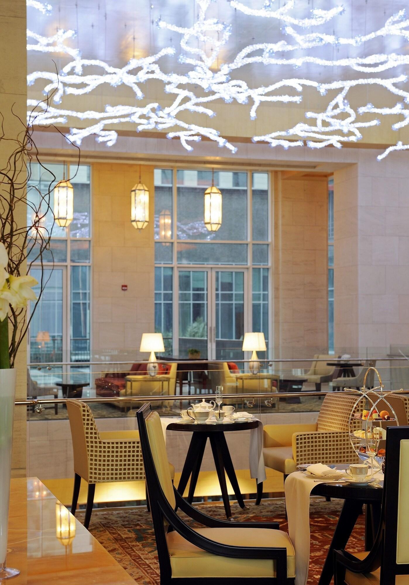 Vista Lobby The Ritz-Carlton Executive Residences