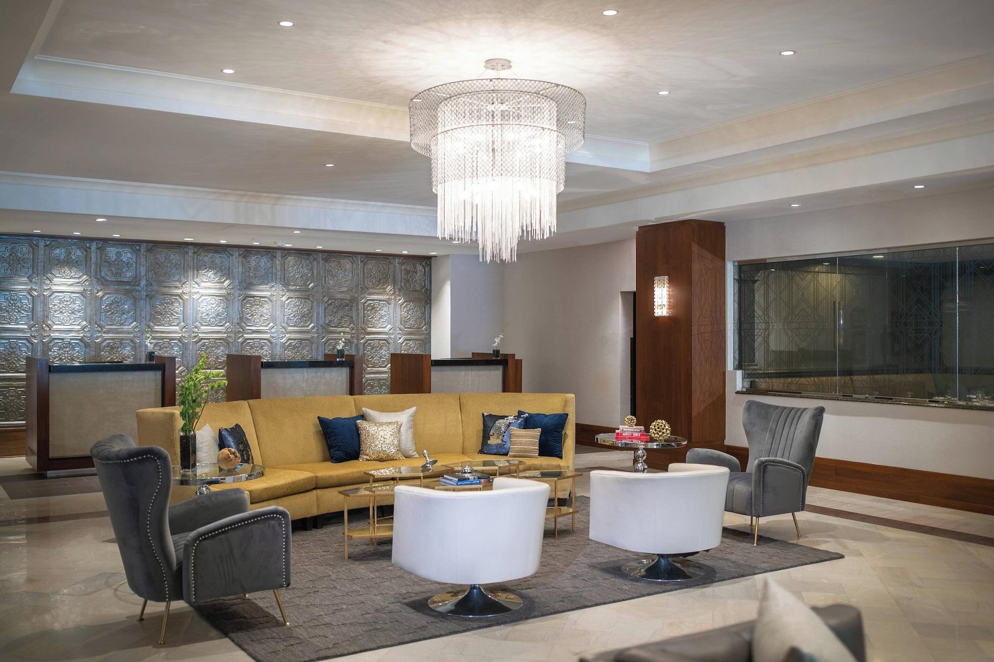 Vista Lobby Renaissance Des Moines Savery Hotel