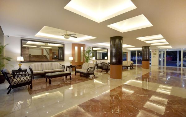 Hotel Bonampak - Hoteles cerca de Playa Tortugas en Cancún