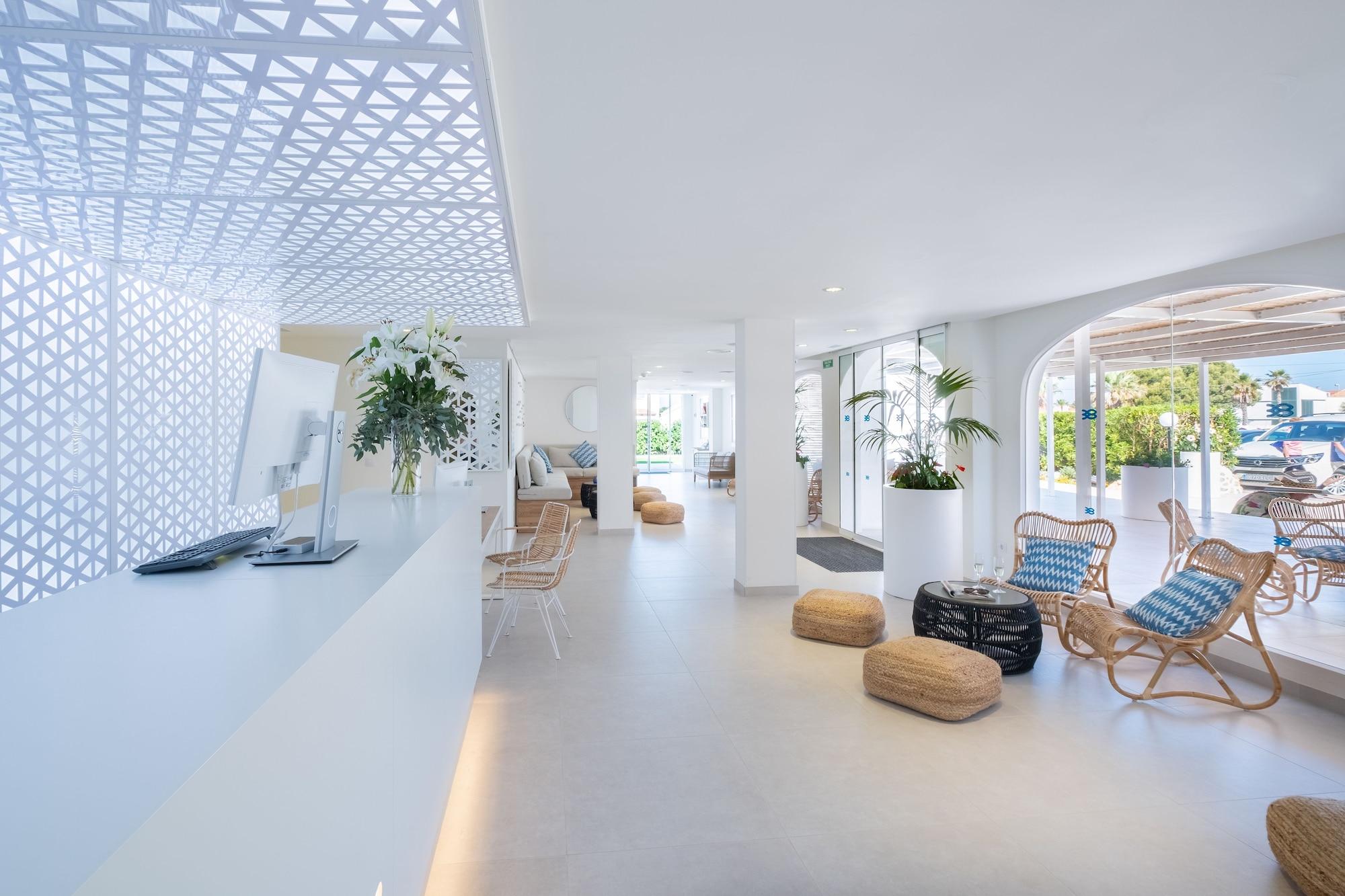 Vista Lobby Fergus Style Carema Beach