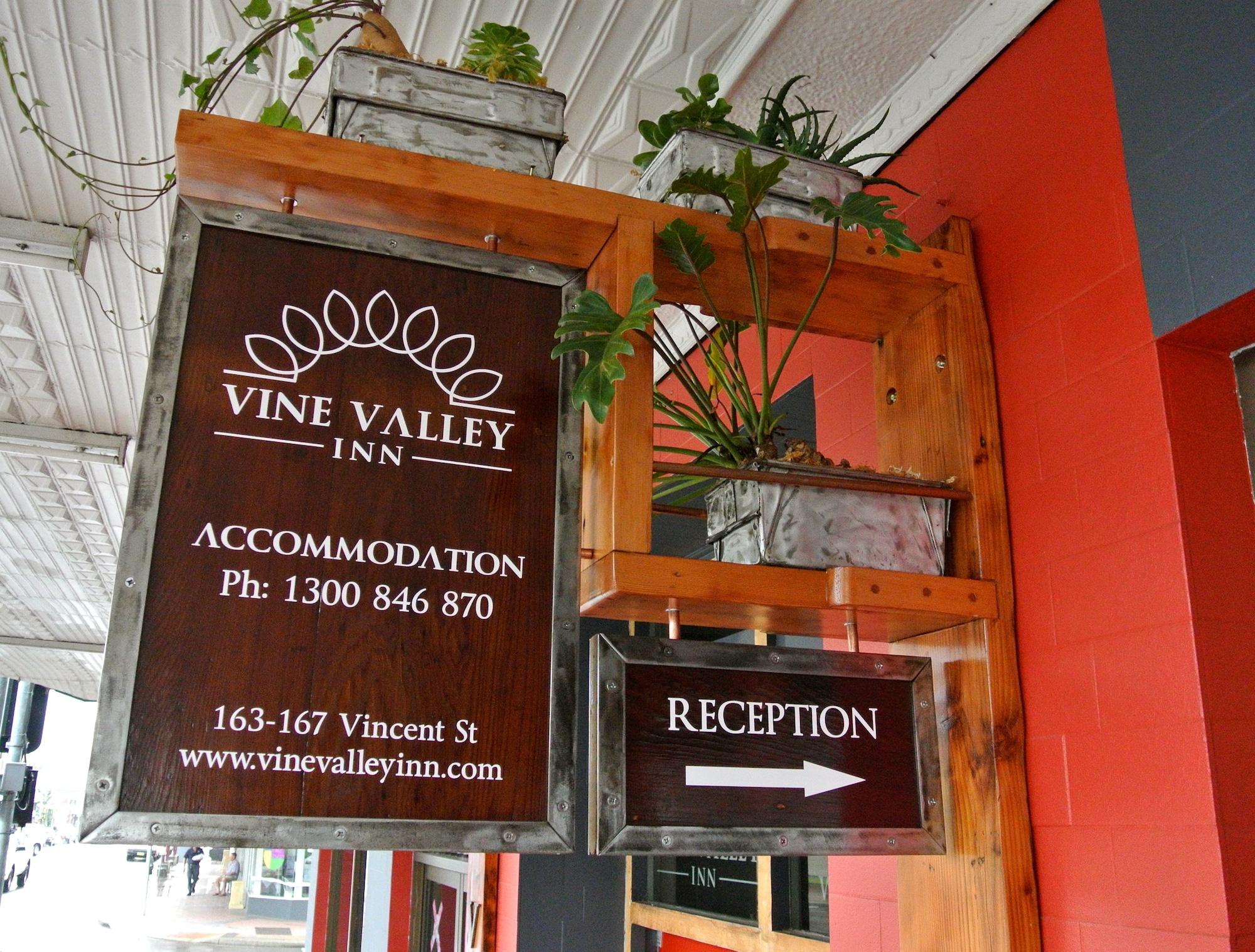 Vista Exterior Vine Valley Inn