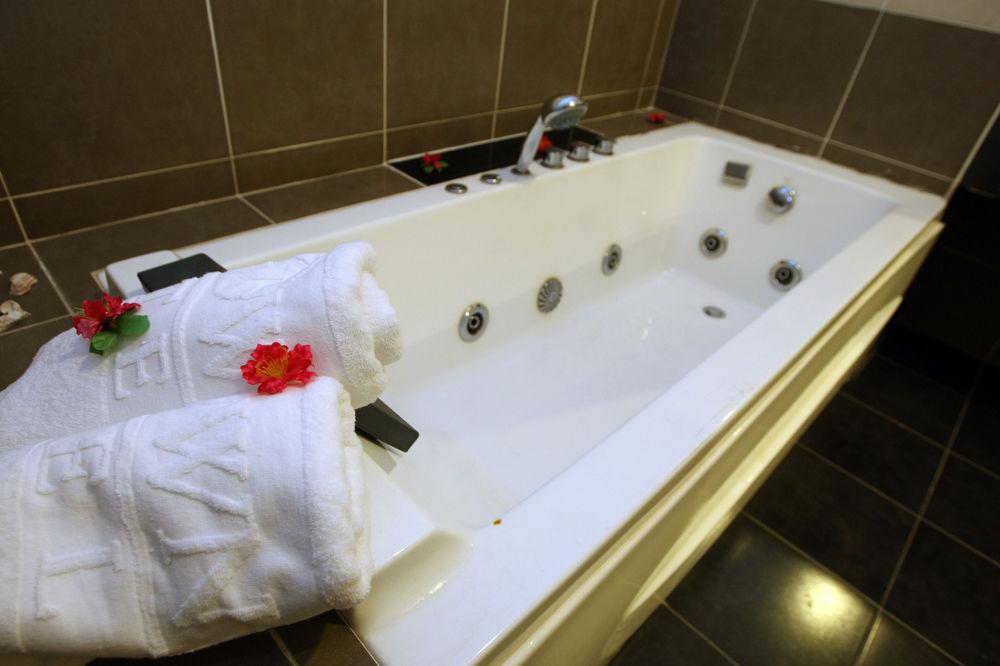 Equipamiento de Habitación Uptown Imperial Hotel