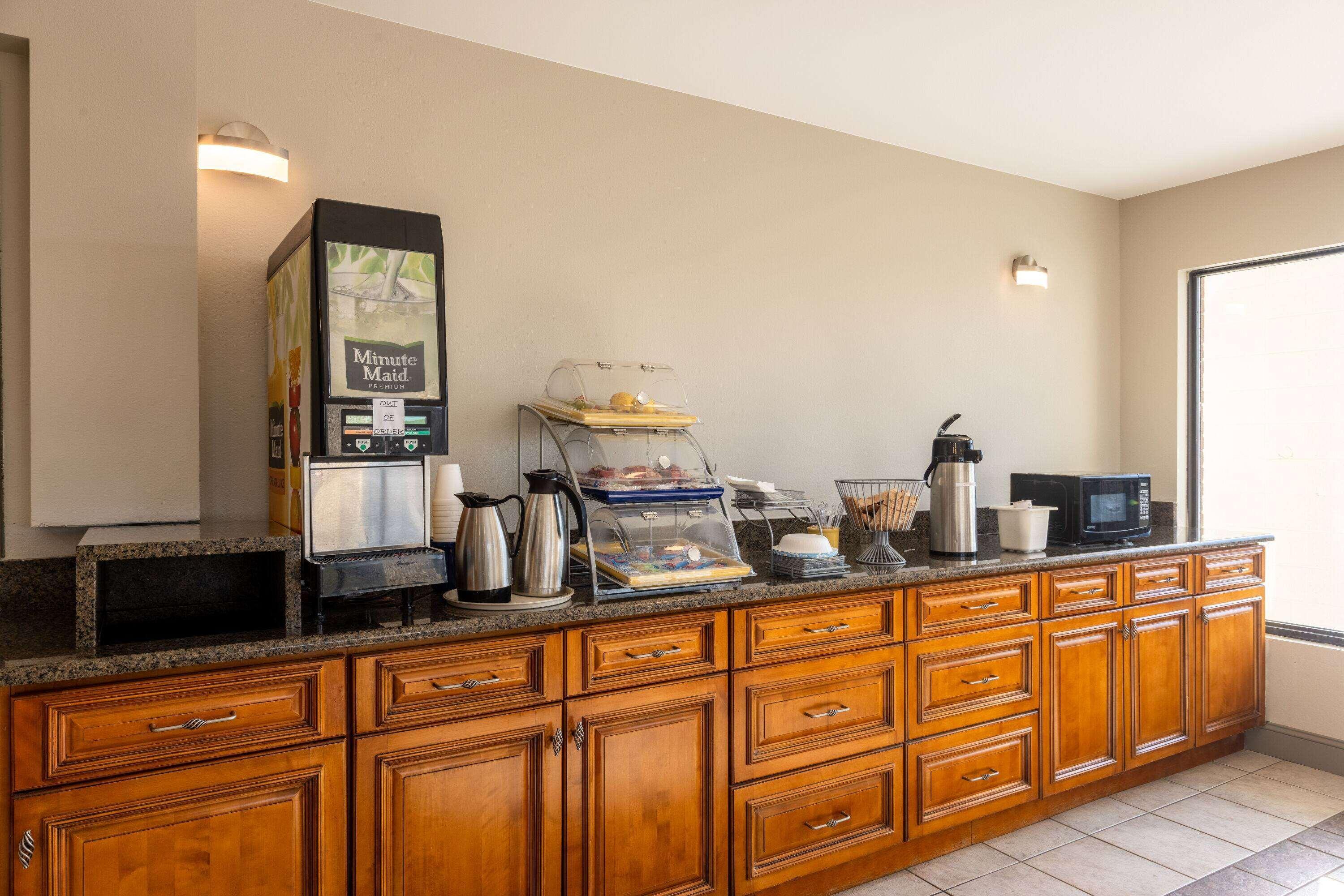 Restaurant Days Inn by Wyndham Mooresville Lake Norman
