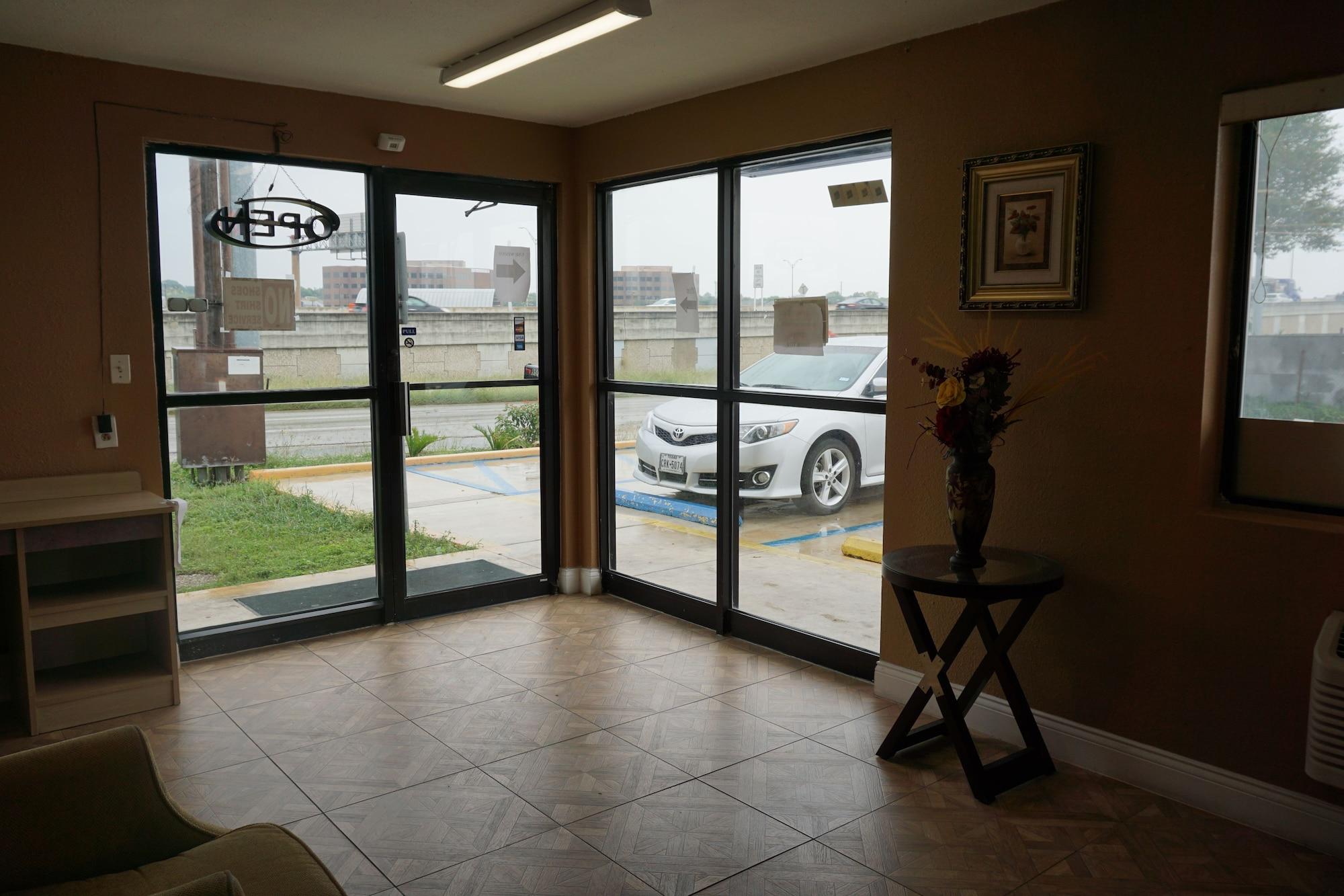 Vista Lobby Econo Lodge San Antonio Northeast I-35