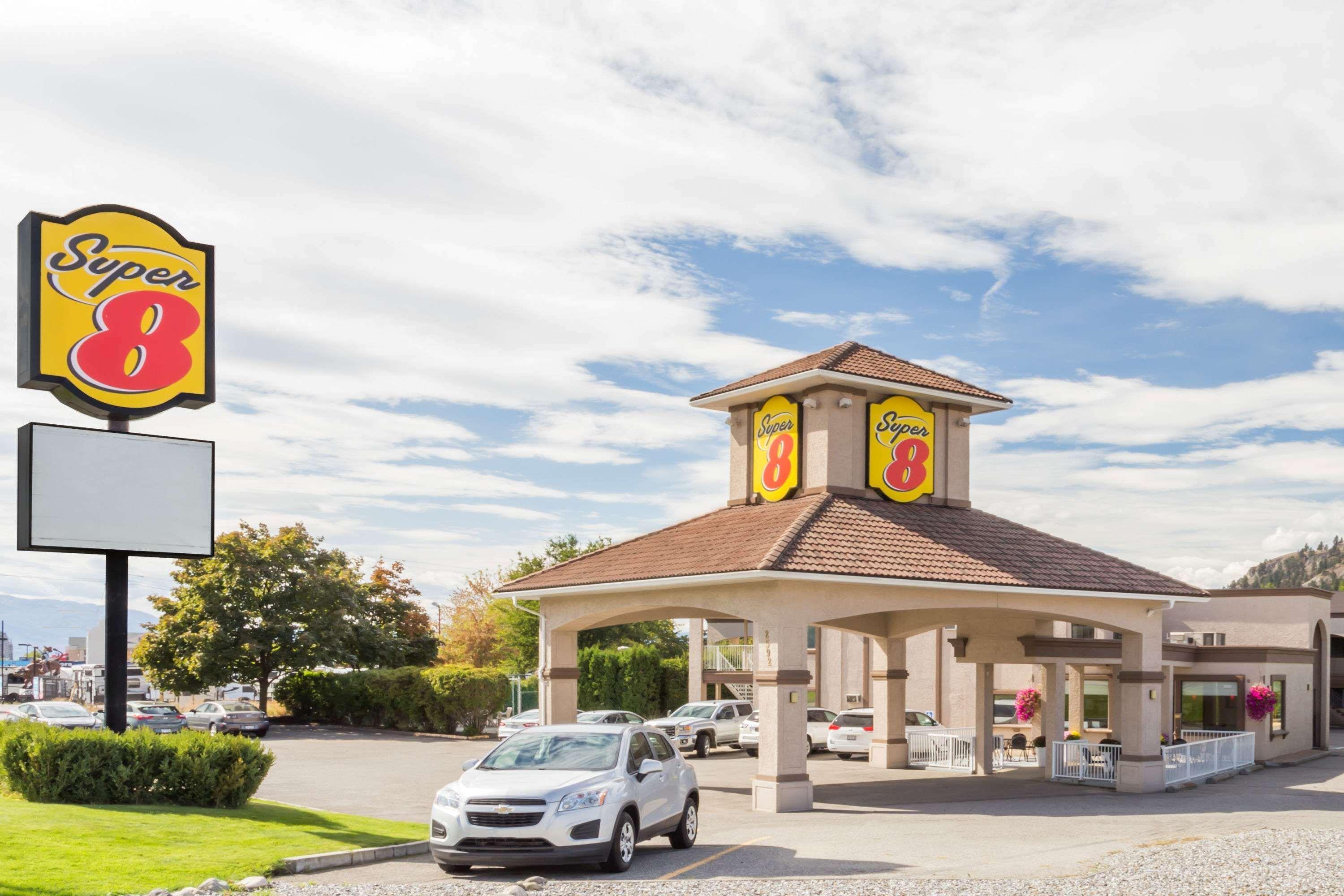 Vista Exterior The Super 8 Kelowna