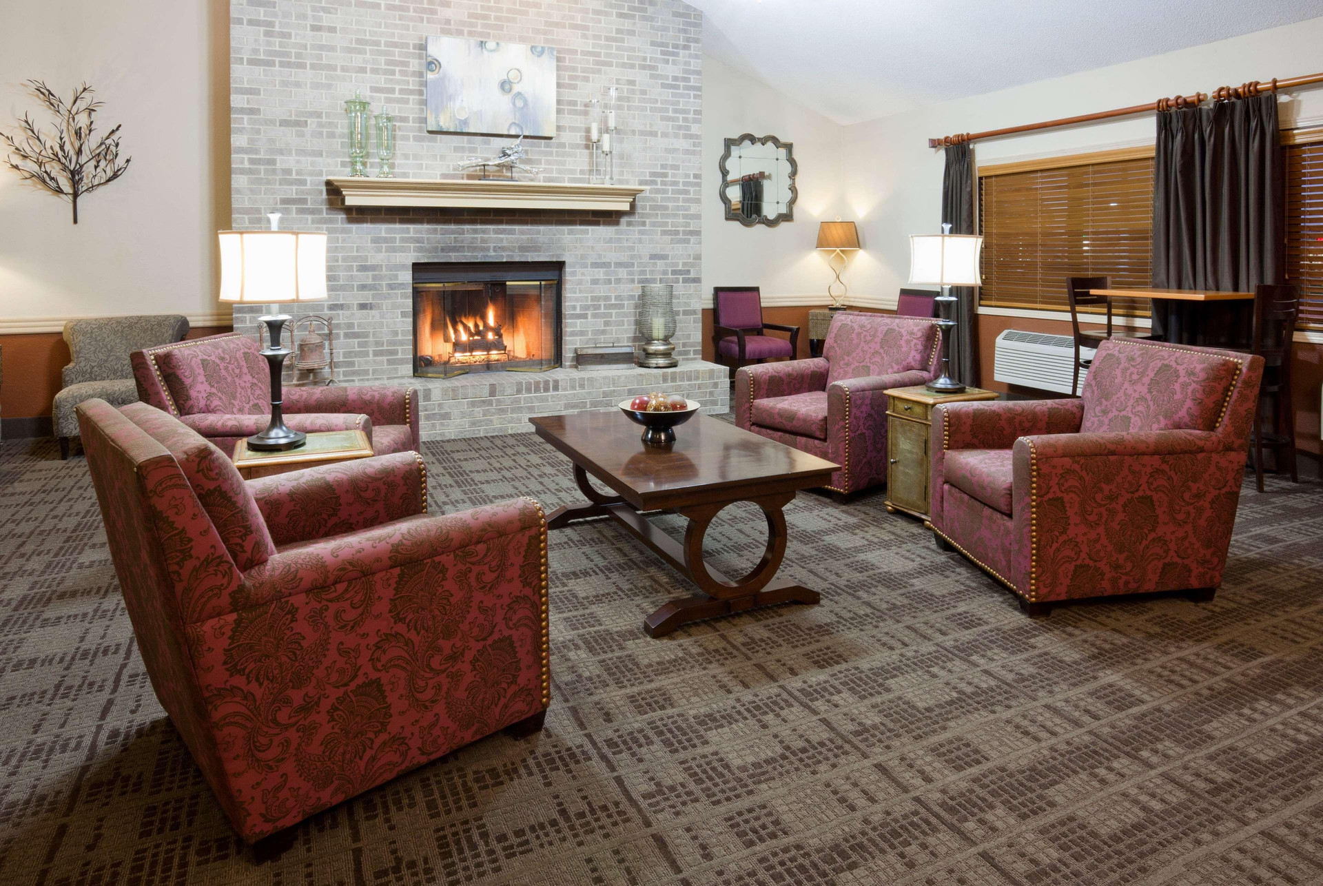 Vista Lobby Americinn By Wyndham Osceola