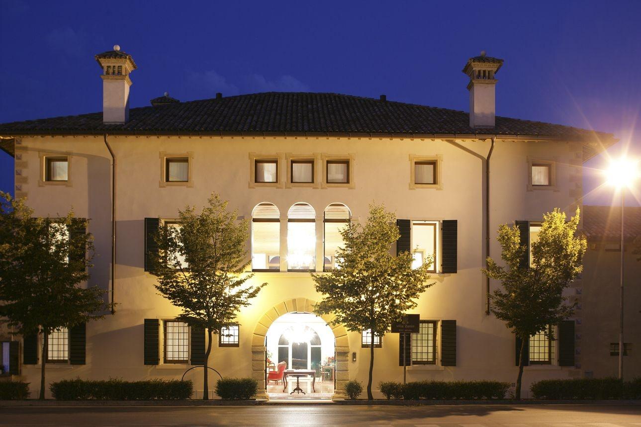 Vista Exterior Villa Busta Hotel