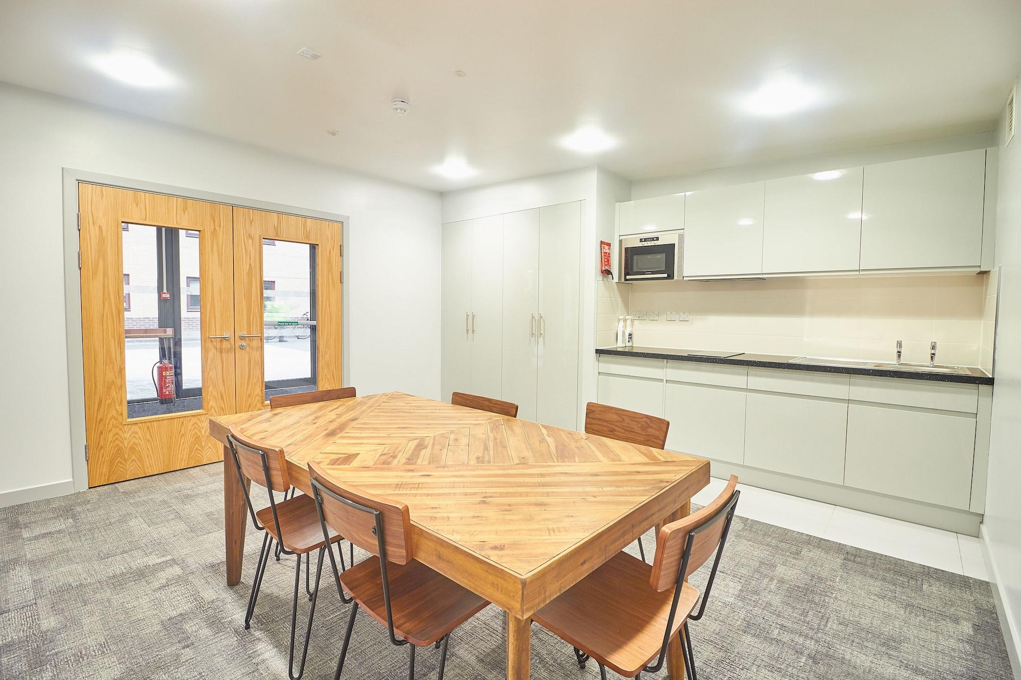 Vista Lobby Destiny Student Meadow Court - Campus Accommodation