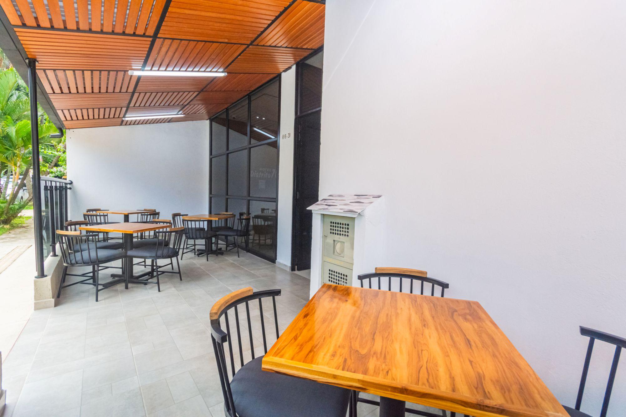Restaurant Hotel Distrito 70 Living