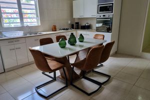 Paquete - Stylish apartment w/pool located in peaceful neighbourhood