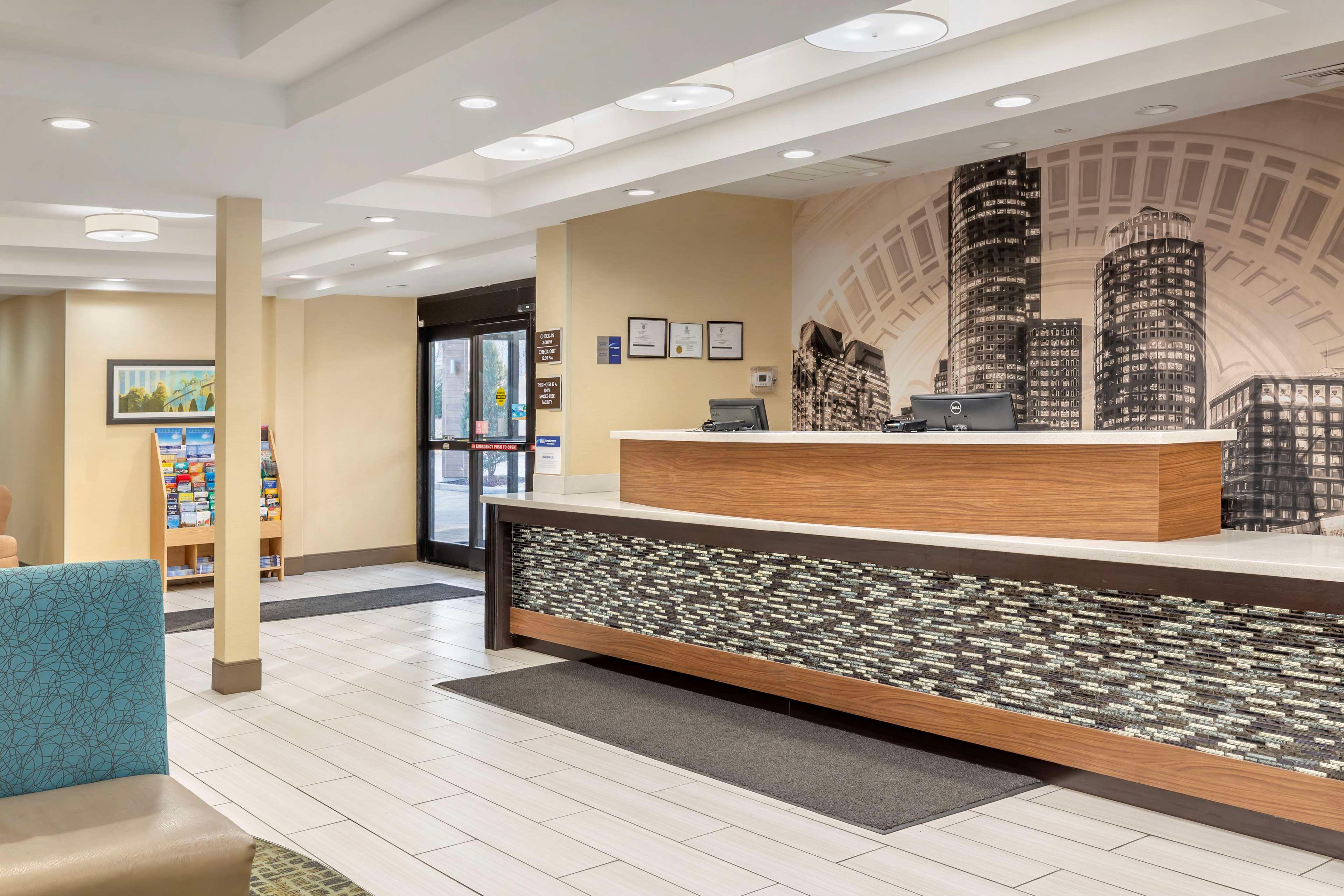 Vista Lobby Best Western Plus New Englander