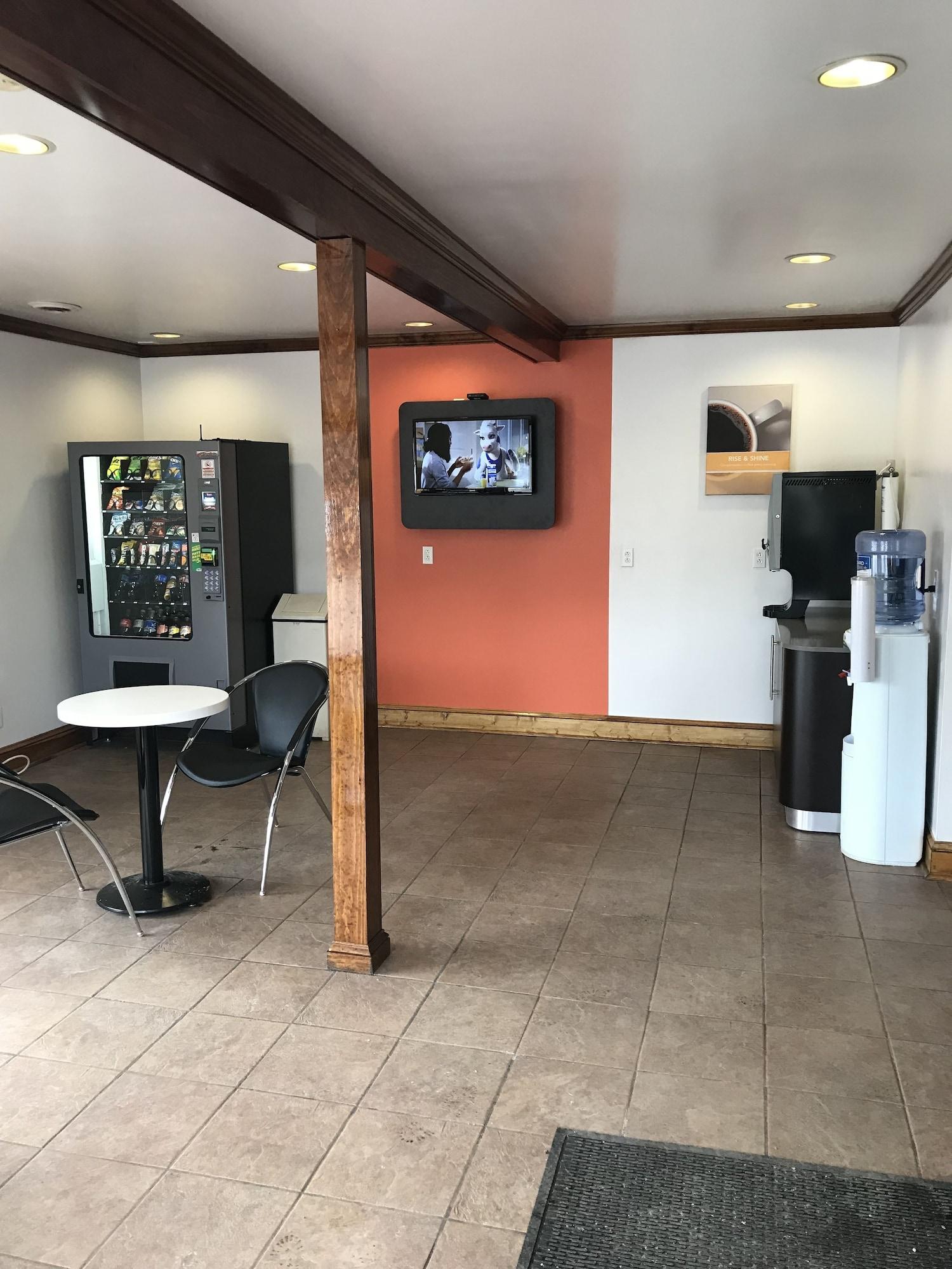 Vista Lobby Northway Inn Queensbury - Lake George