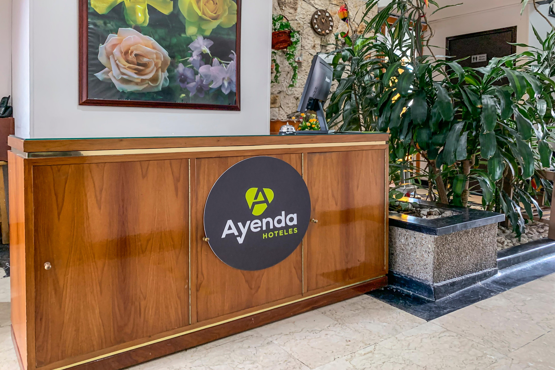 Vista Lobby Hotel Bogotá Alpes Castellana