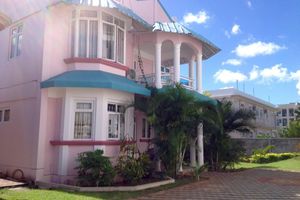 Alquiler Vacacional - Fayruz Villa is a luxury 3 bedroom, 3 bathroom villa 150 meters from the beach