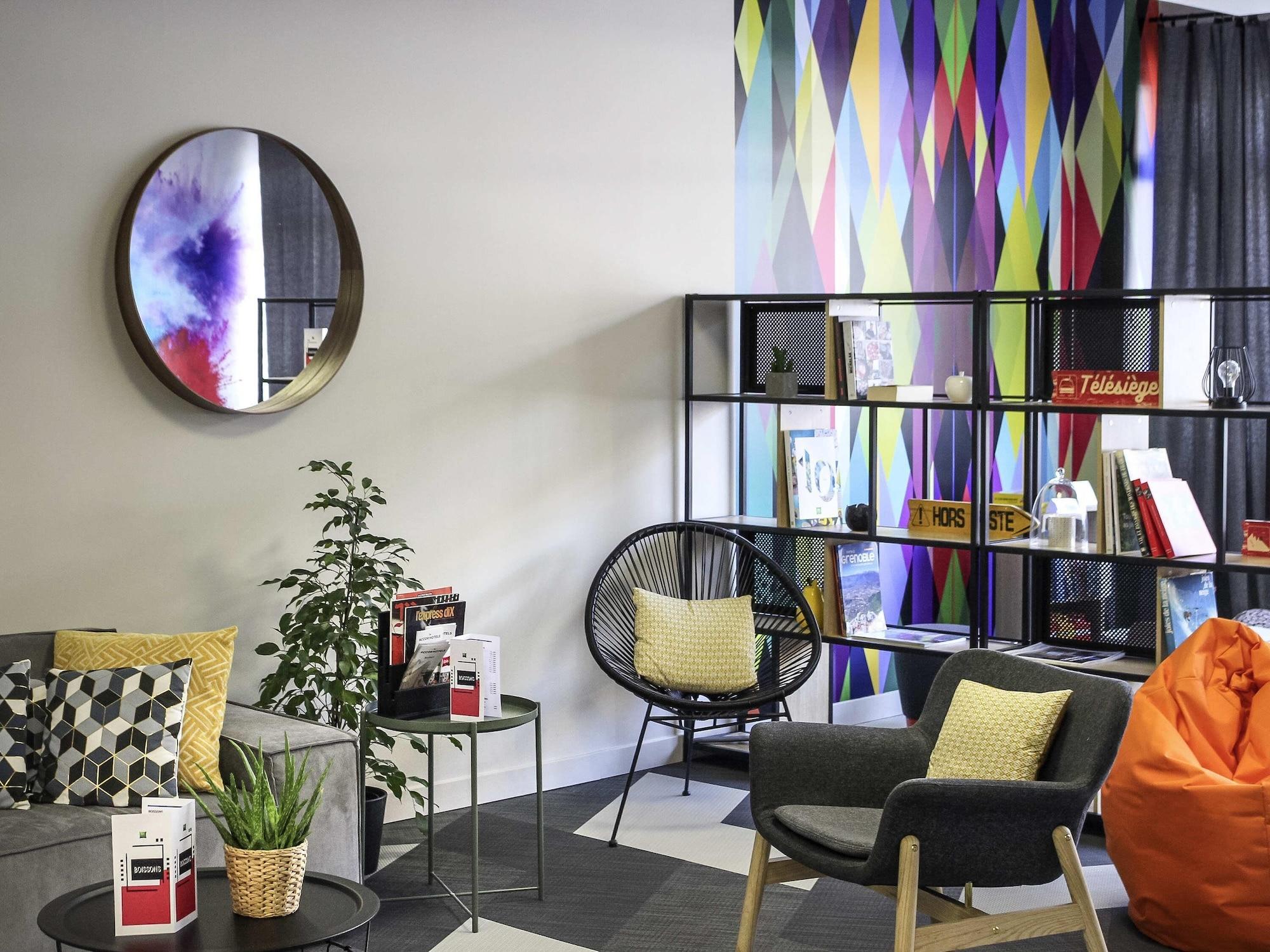 Bar/Salón ibis Styles Crolles Grenoble A41