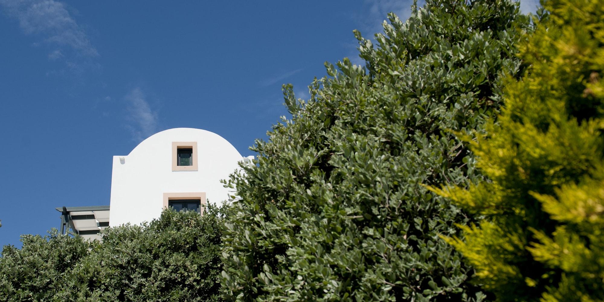 Vista Exterior Anthonas Apartments
