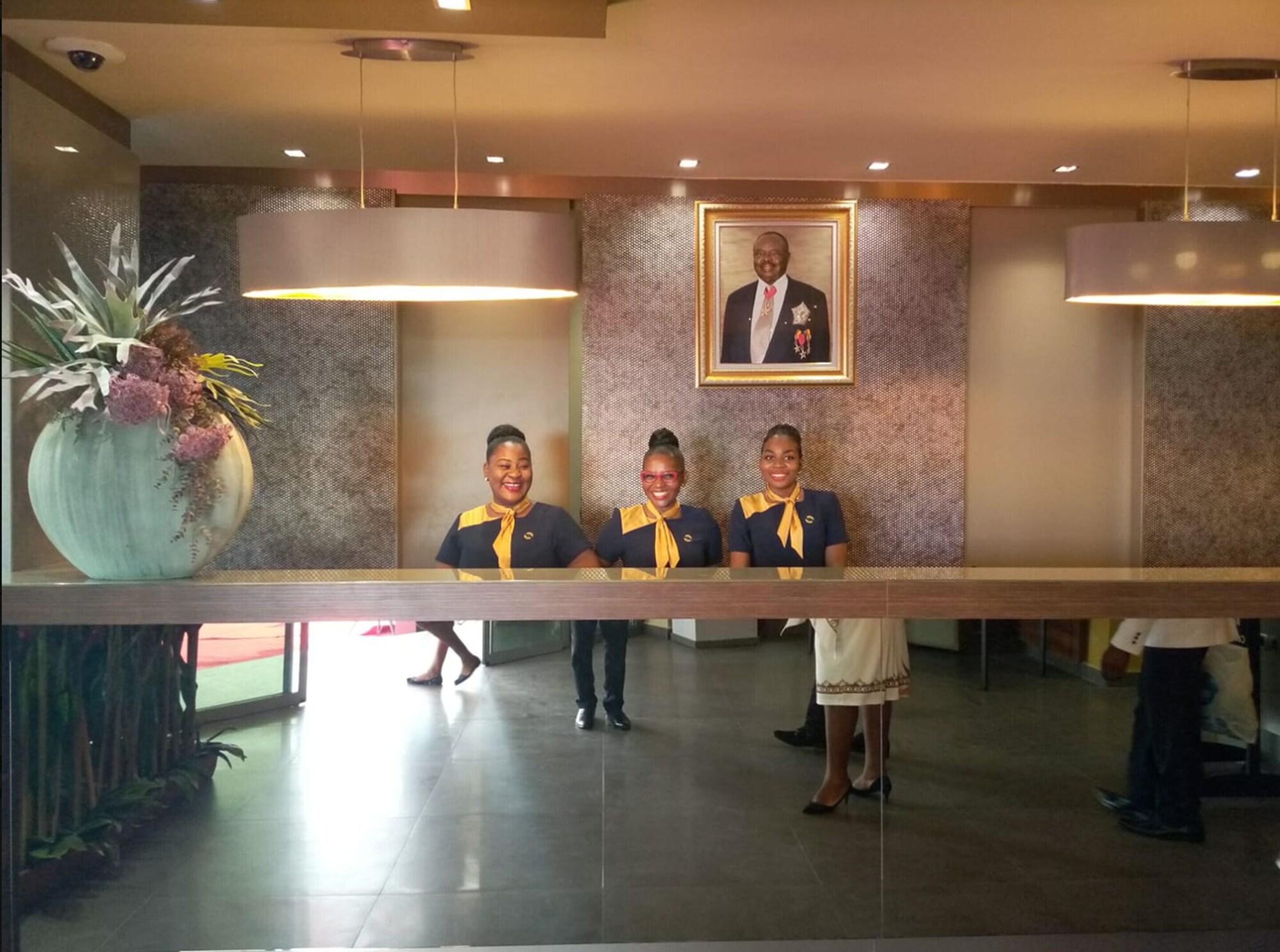 Instalaciones Recreativas Hotel La Falaise Bonapriso