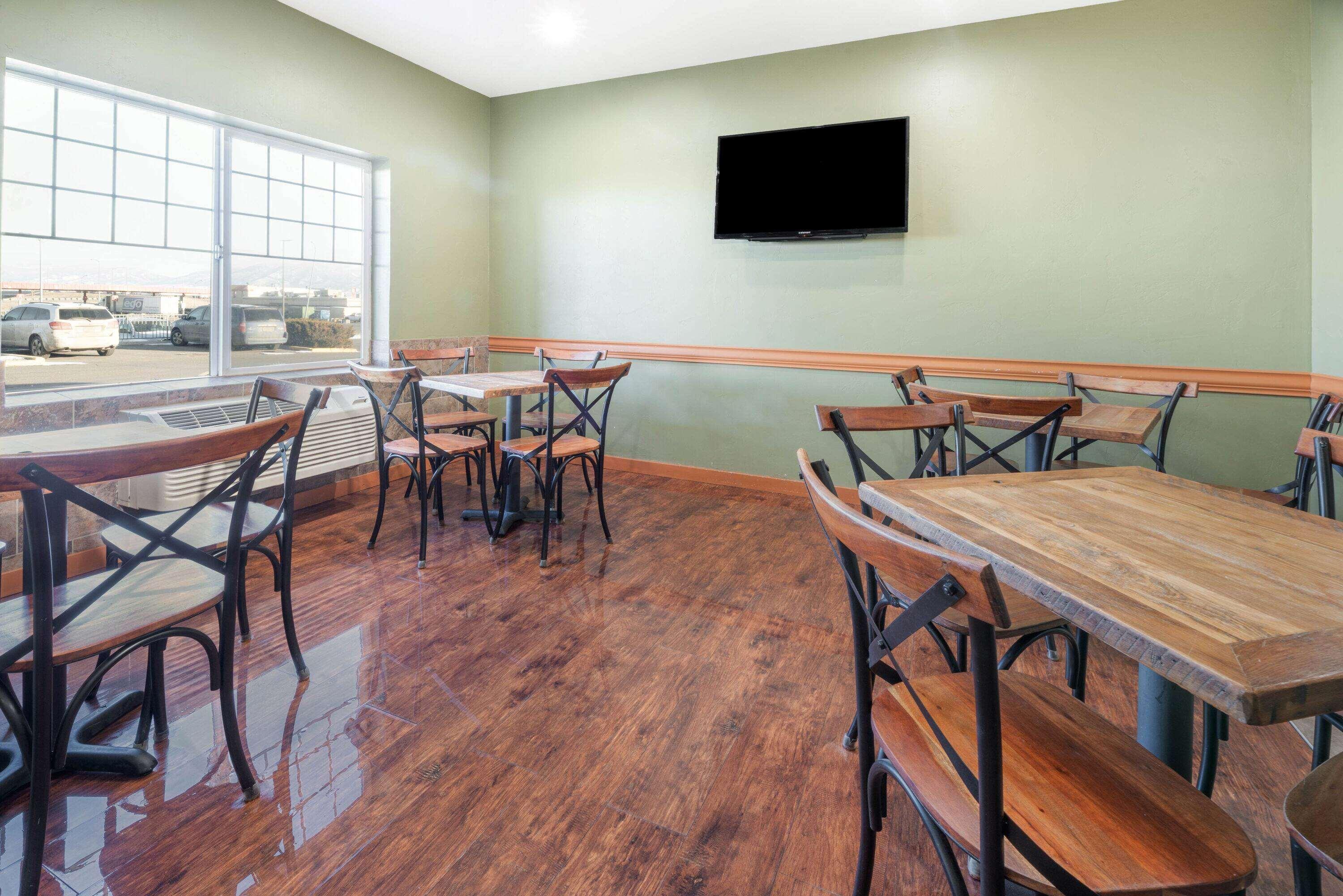 Restaurant La Quinta Inn & Suites by Wyndham Belgrade - Bozem