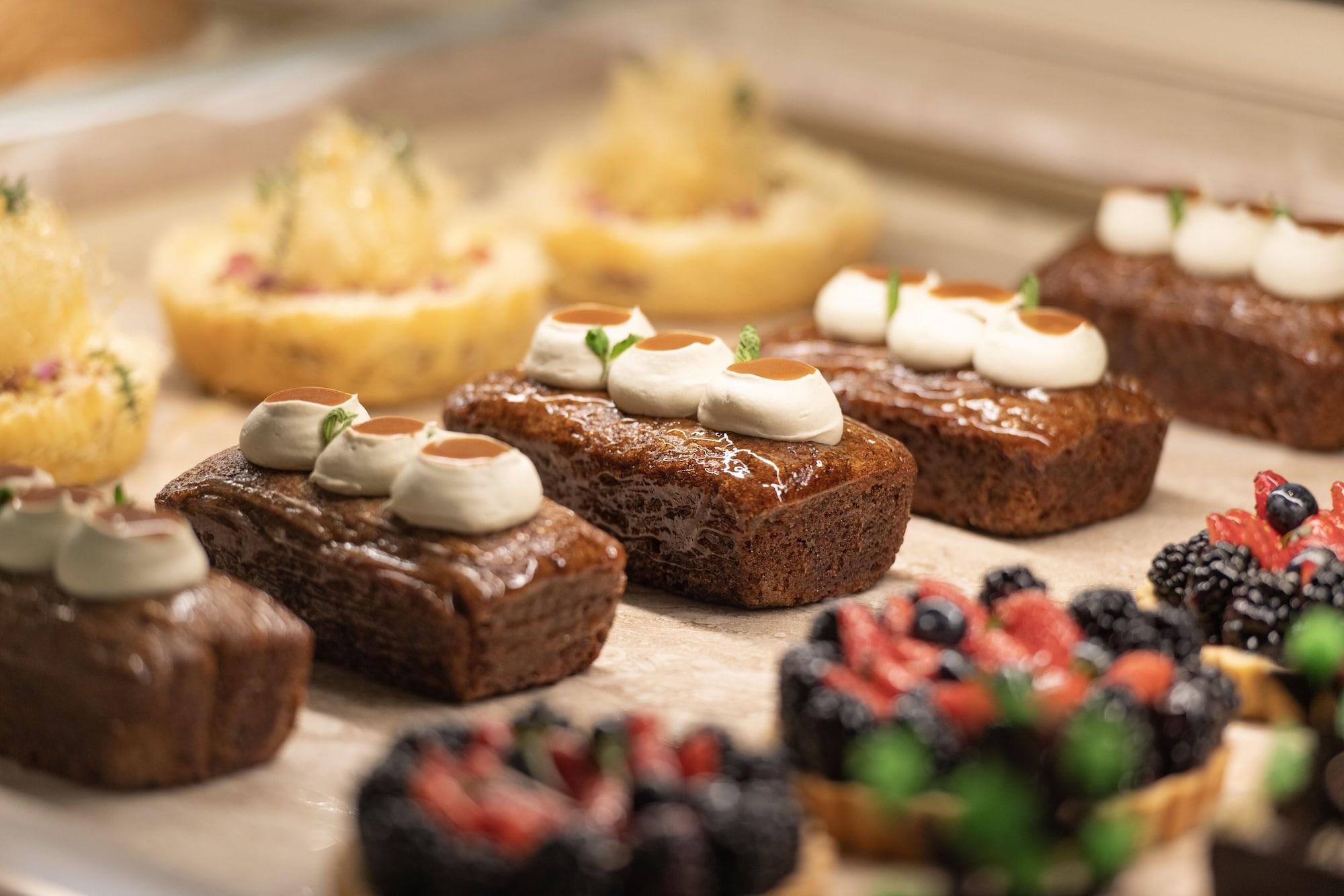 Restaurant Abesq Doha Hotel and Residences - An IHG Hotel