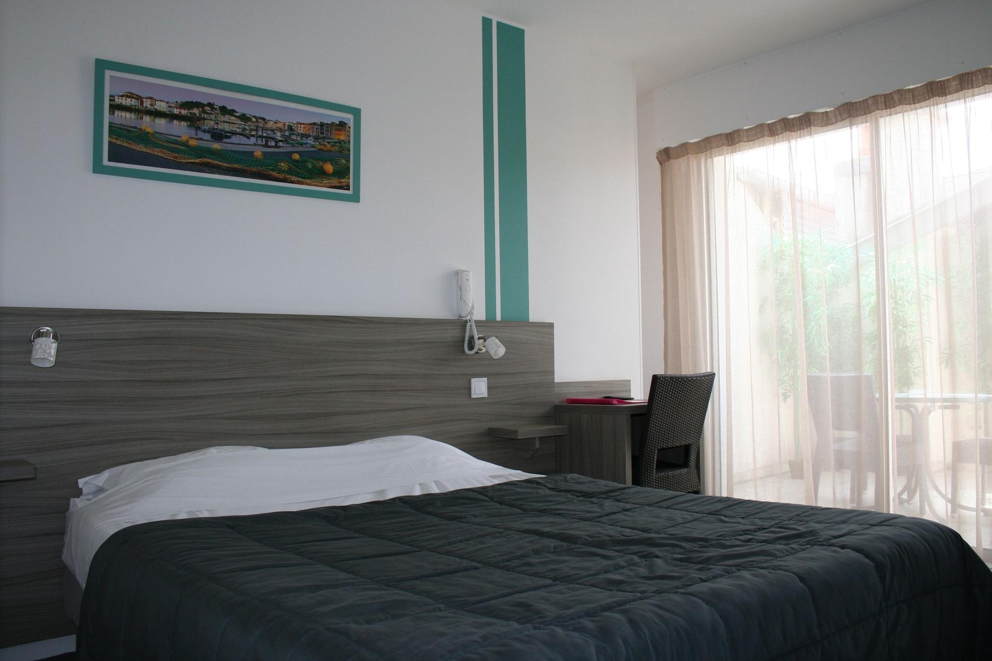 Varios Hôtel Le Relais