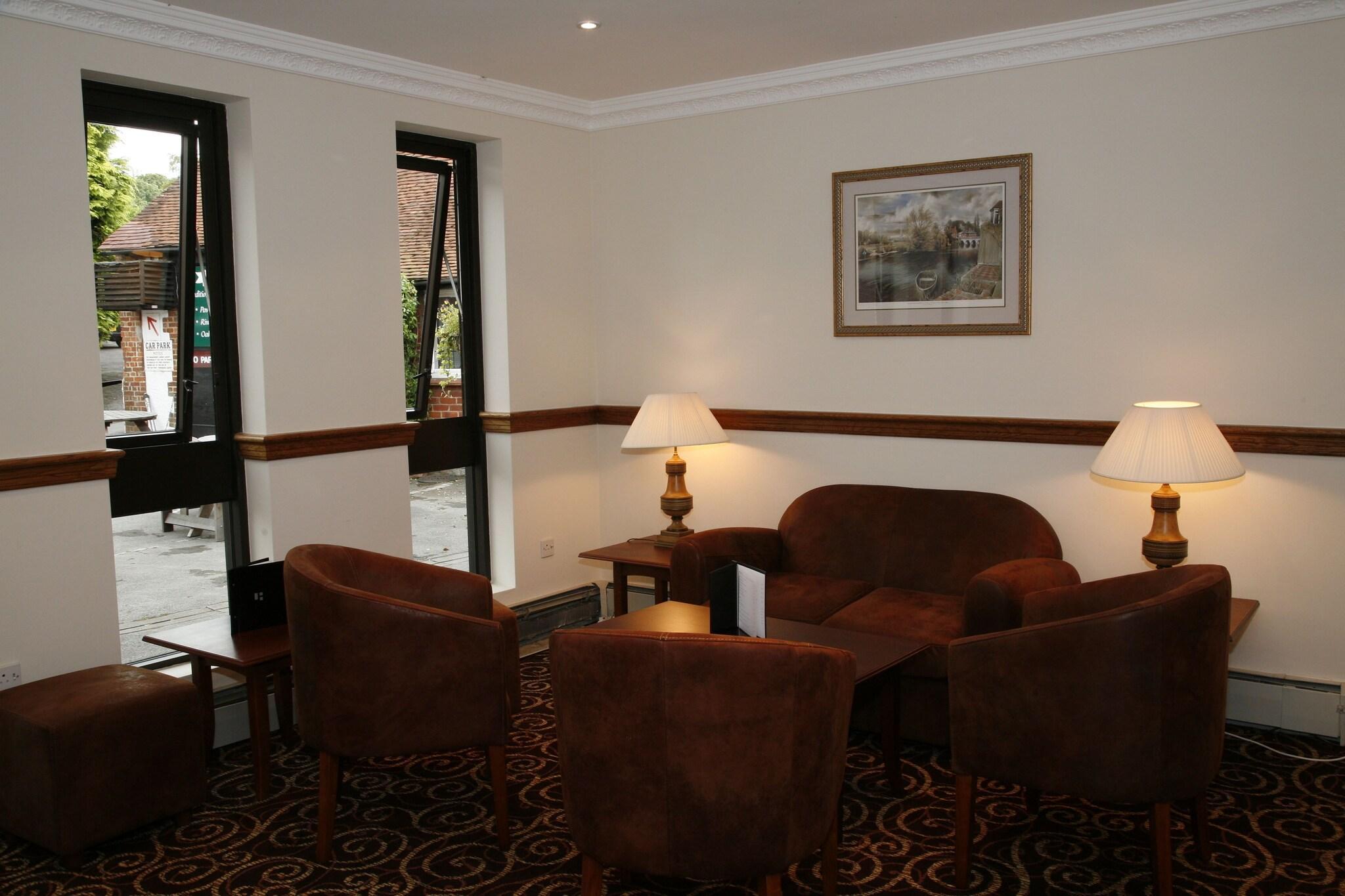 Vista Lobby Legacy Rose and Crown Hotel