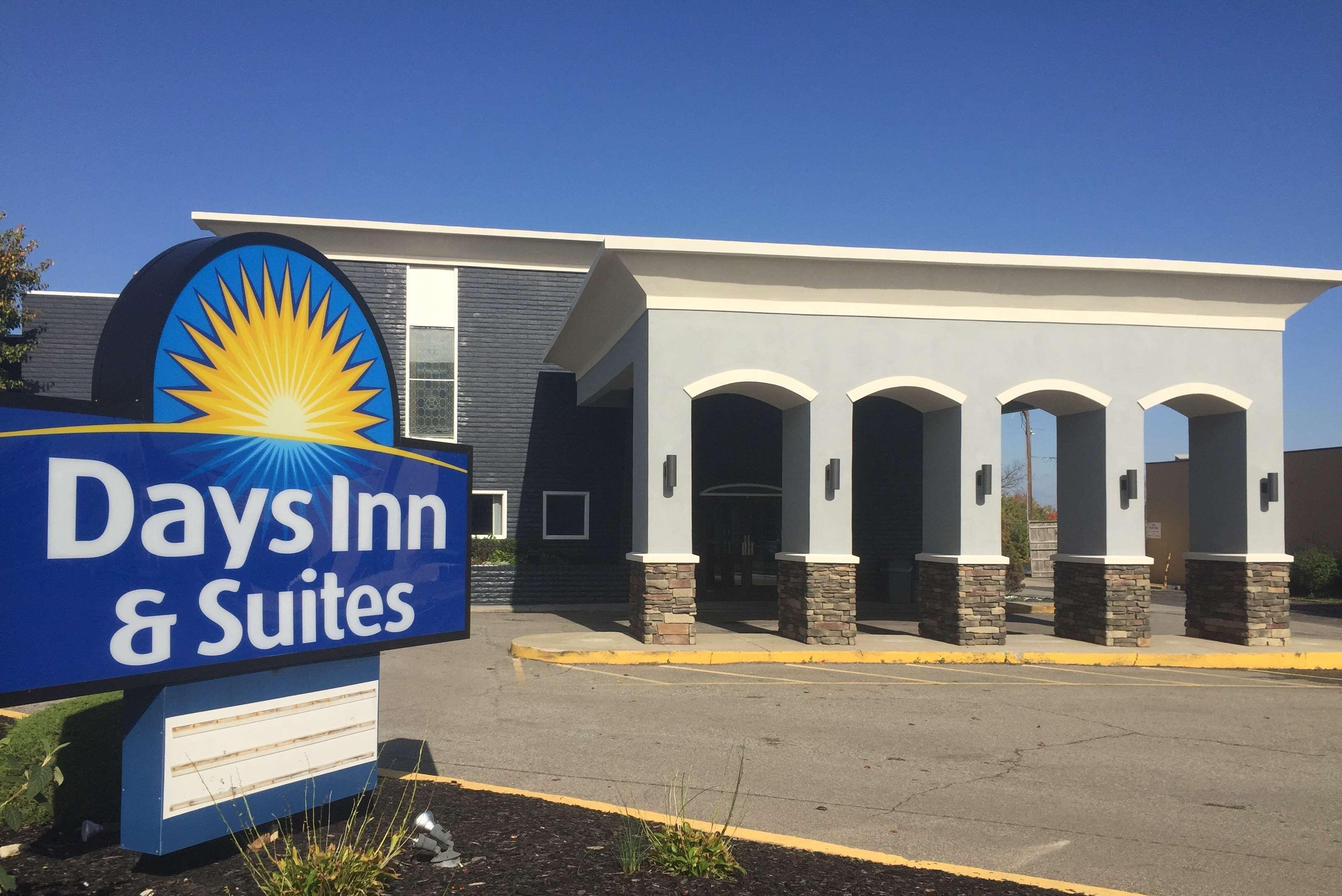 Vista Exterior Days Inn & Suites by Wyndham Cincinnati North