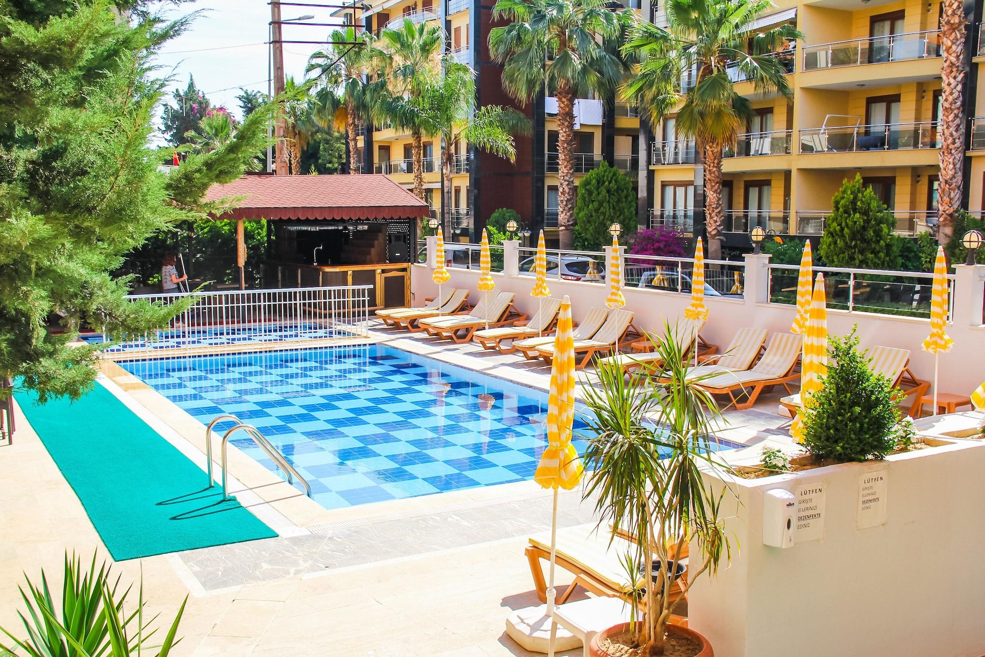 Vista Piscina Yaman Life Hotel