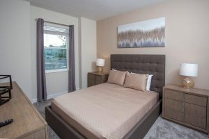 Renta temporal - Fantastic Eight Bedrooms SF w/ Screened Pool at Storey Lake Resort 2887