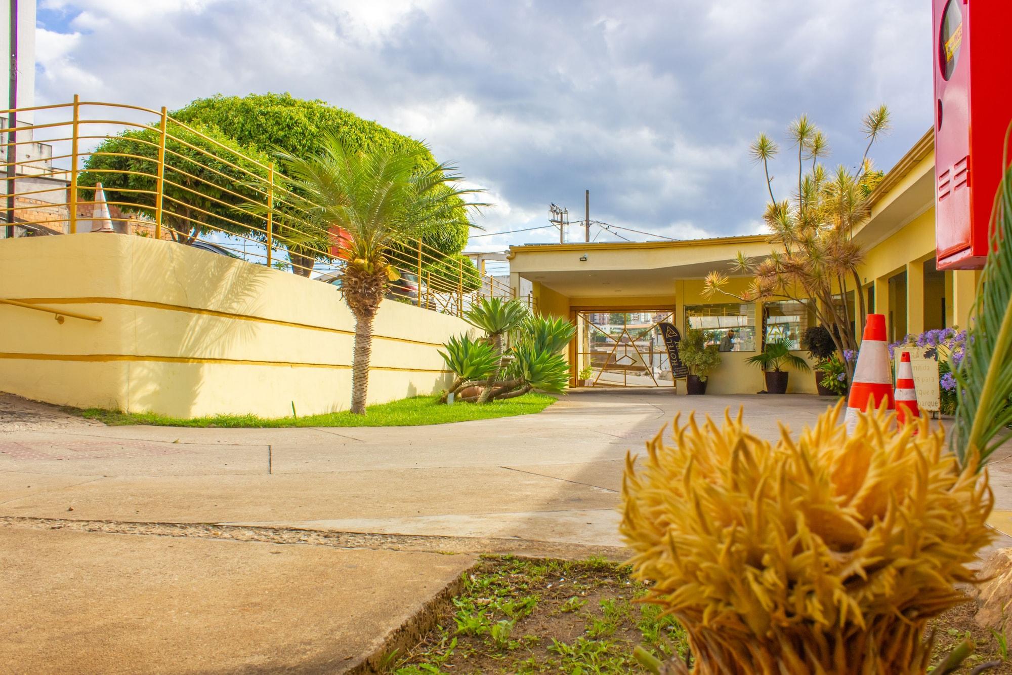 Vista Exterior Hotel Meri